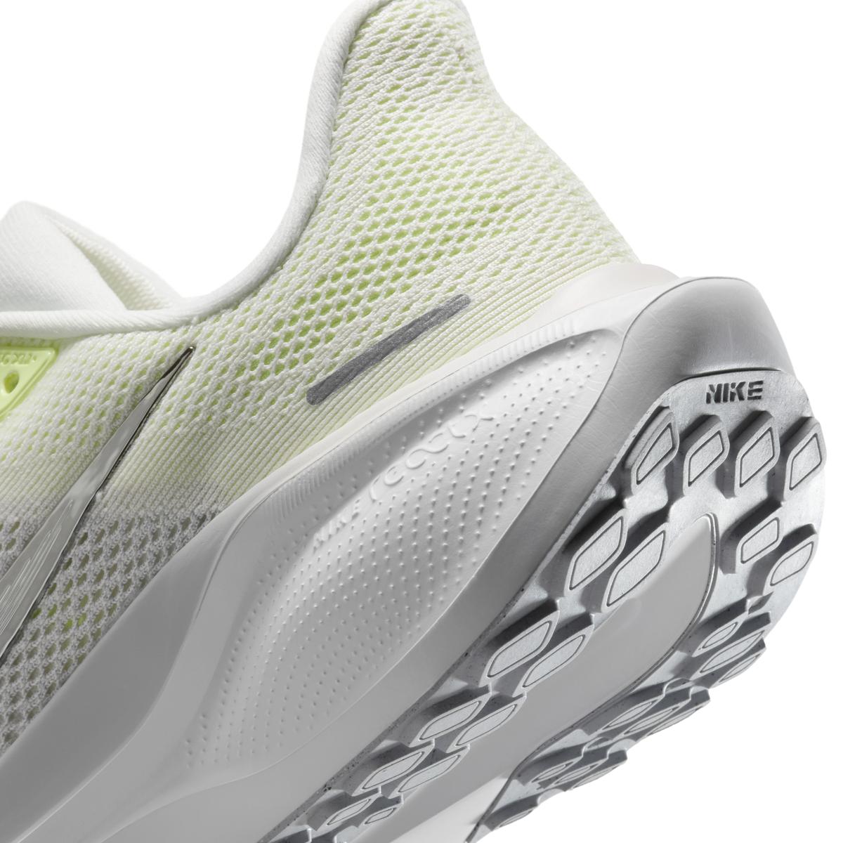 product/n/i/nike_fd2723-114_sail-metallic-silver-photon-dust_10.jpg