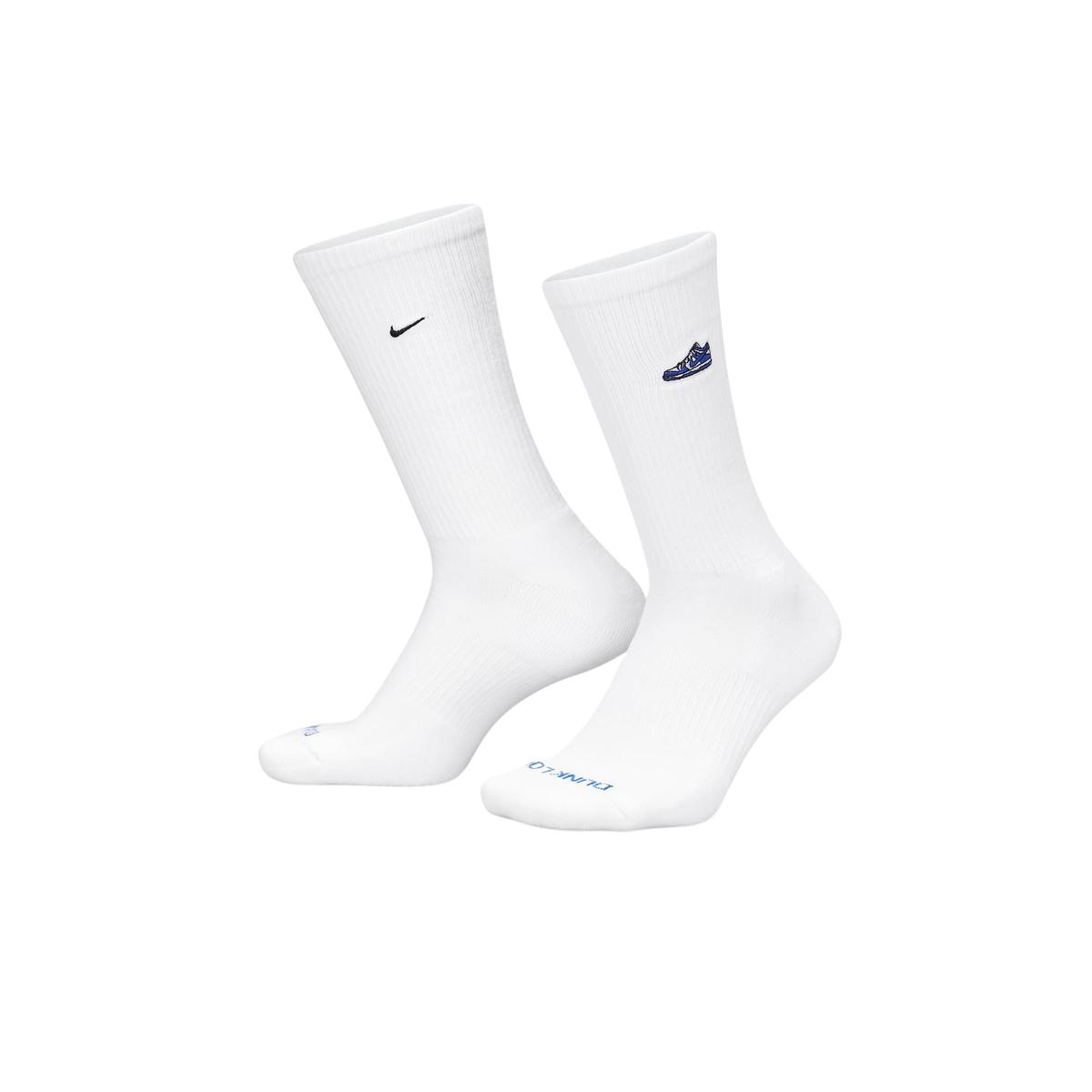 product/n/i/nike_fq0326-100_white_1.jpg