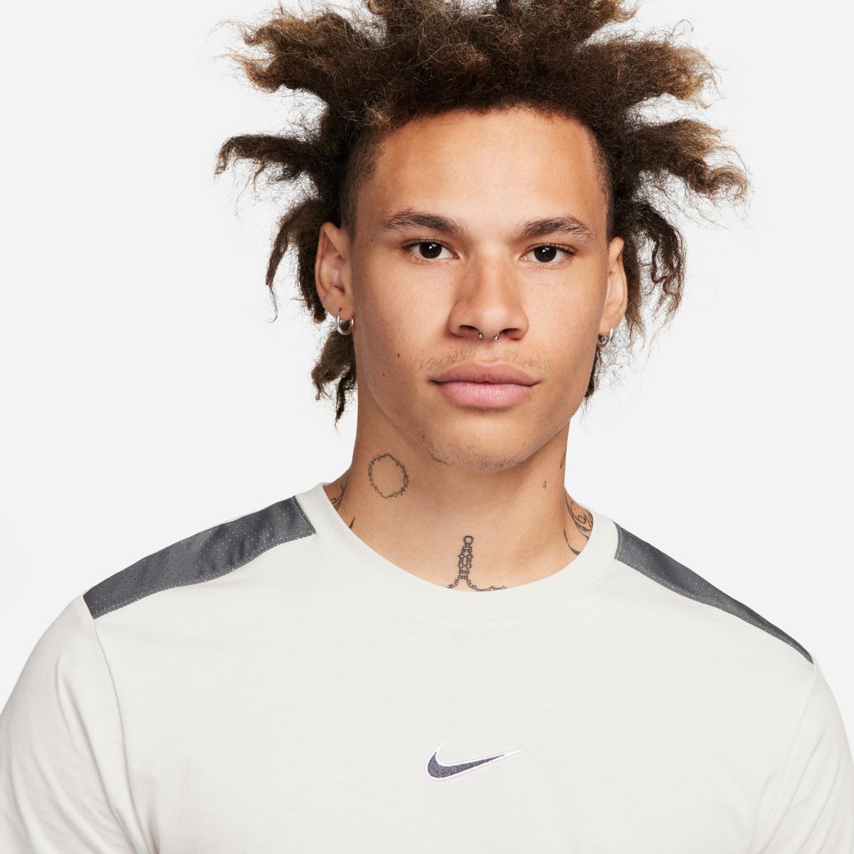 product/n/i/nike_fq8821-072-phsym001_s23.jpg