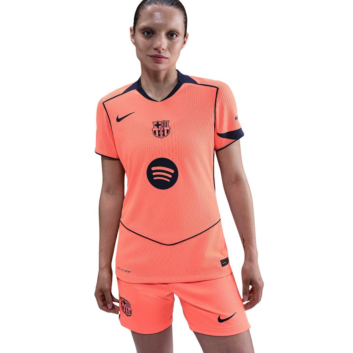 product/n/i/nike_hm3239-855_0.jpg