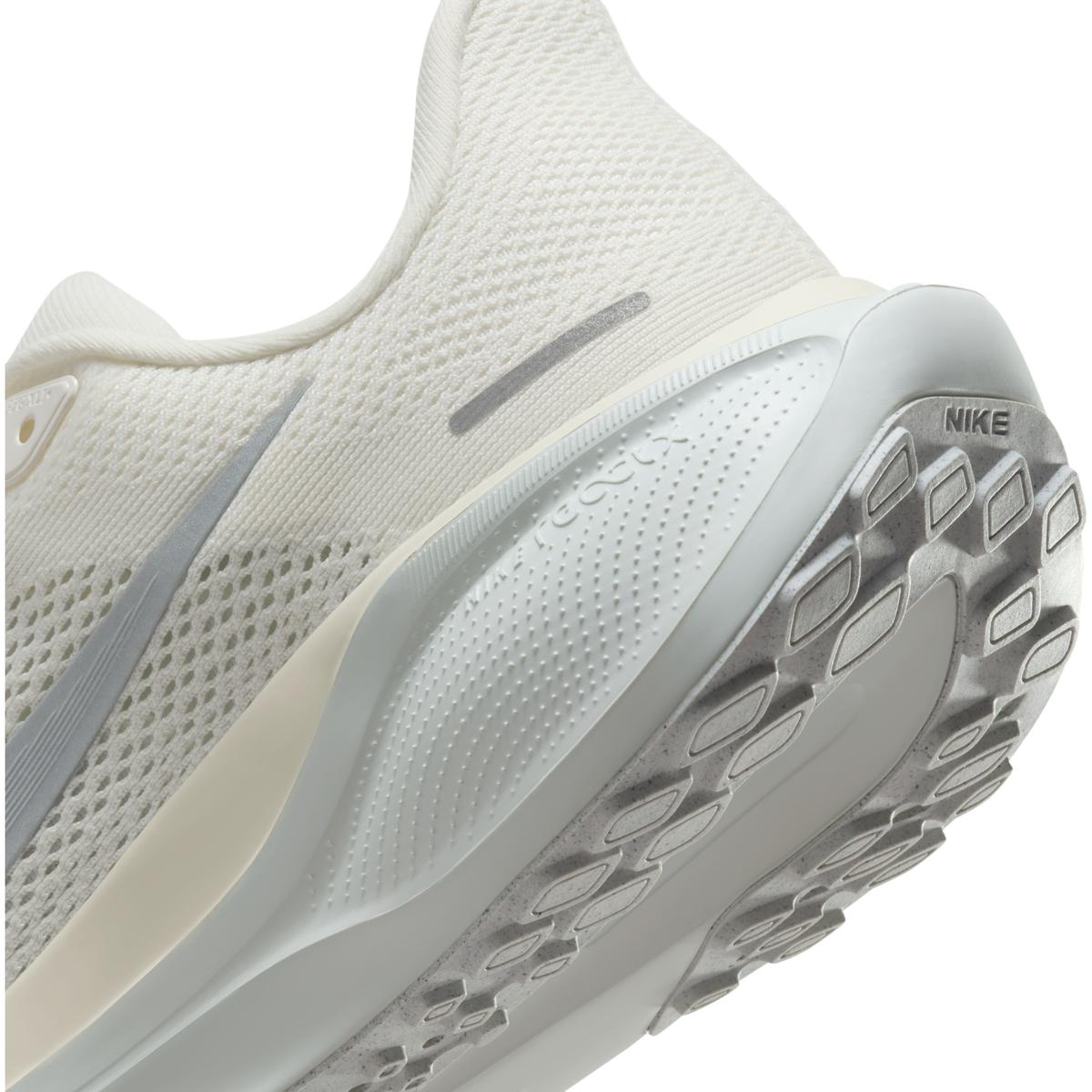 product/n/i/nike_hq3492-133-phsyd002.jpg