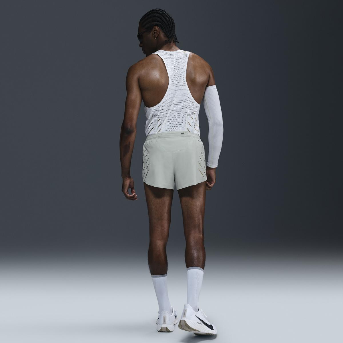 product/n/i/nike_hq4197-034_light-silver-metallic-gold_4.jpg