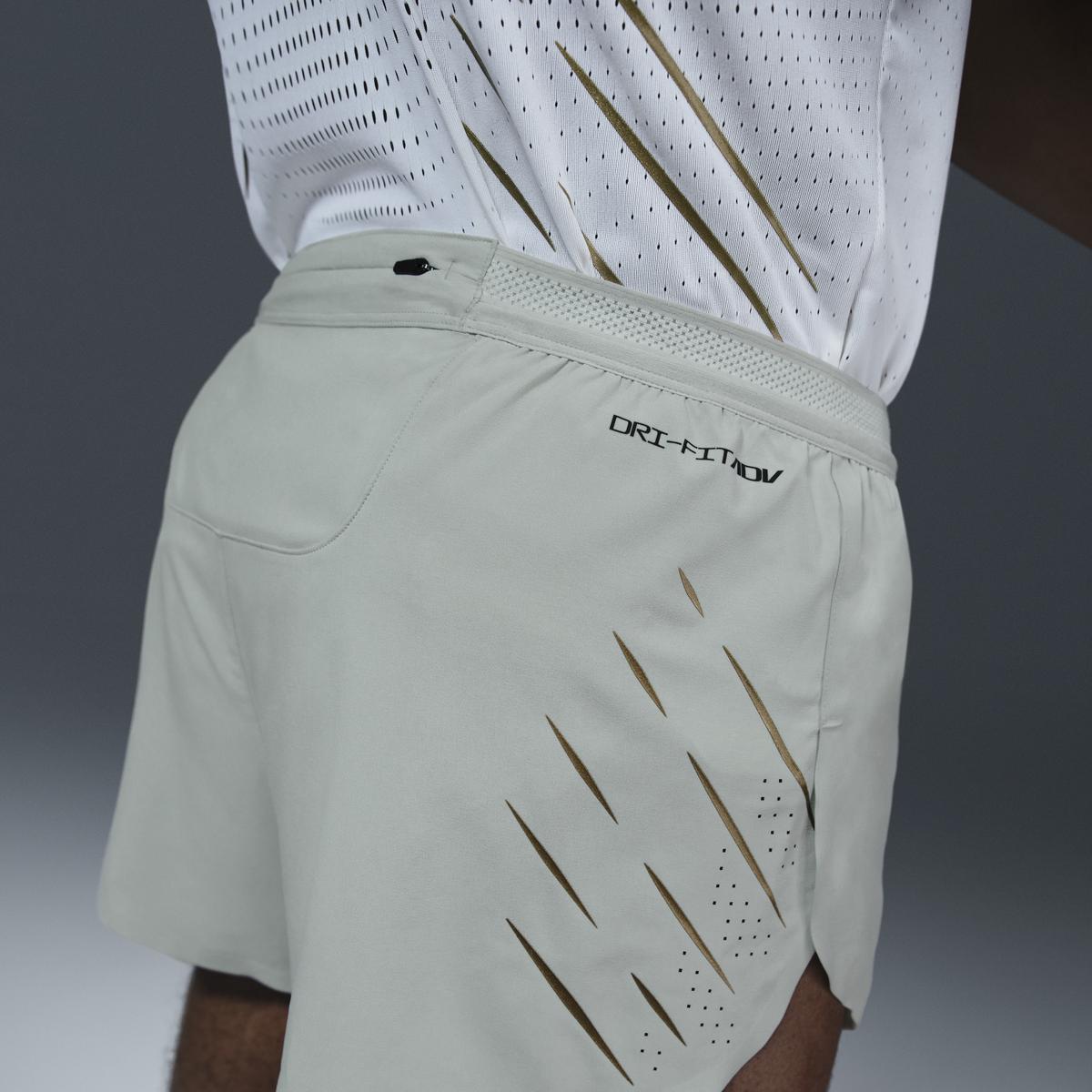 product/n/i/nike_hq4197-034_light-silver-metallic-gold_9.jpg