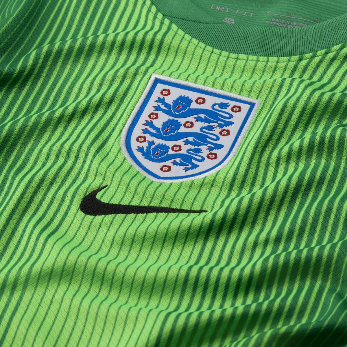 product/n/i/nike_if3959-310_lucky-green-green-strike-noir_7.jpg