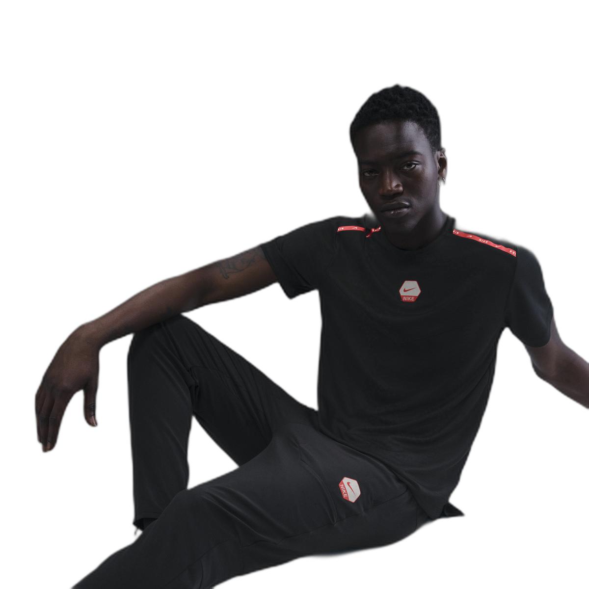 product/n/i/nike_ih4290-010_black-lt-crimson_2.jpg