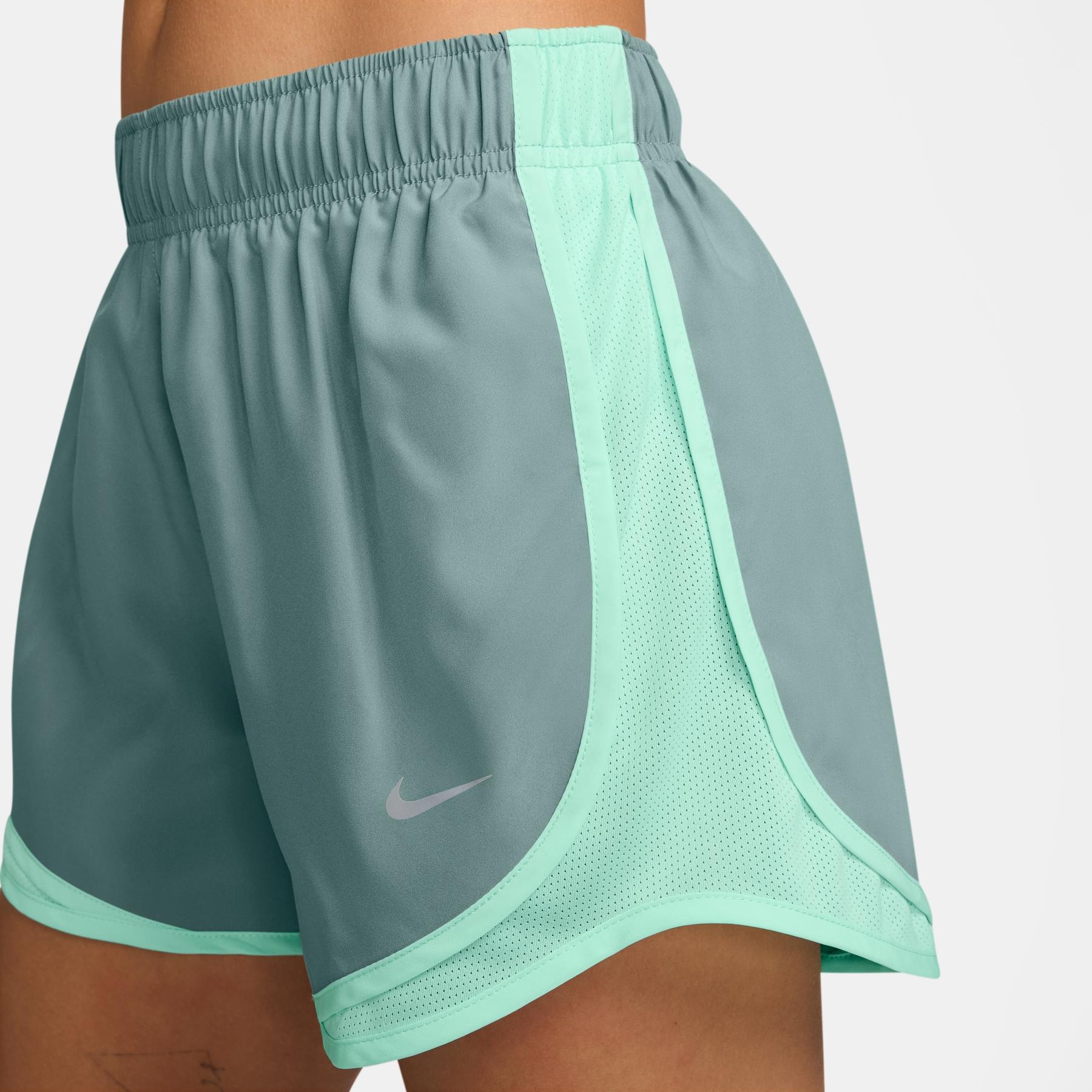 product/2/0/2025_08_nike_hm6096-017-phsym002.jpg