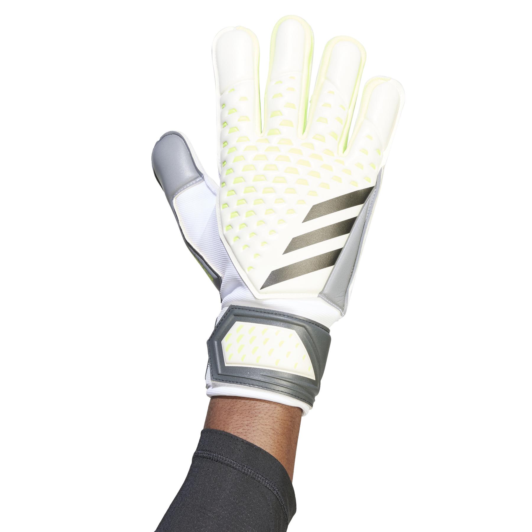 product/2/0/2025_09_adidas_ia0875_6_hardware_on_model_standard_view_white.jpg