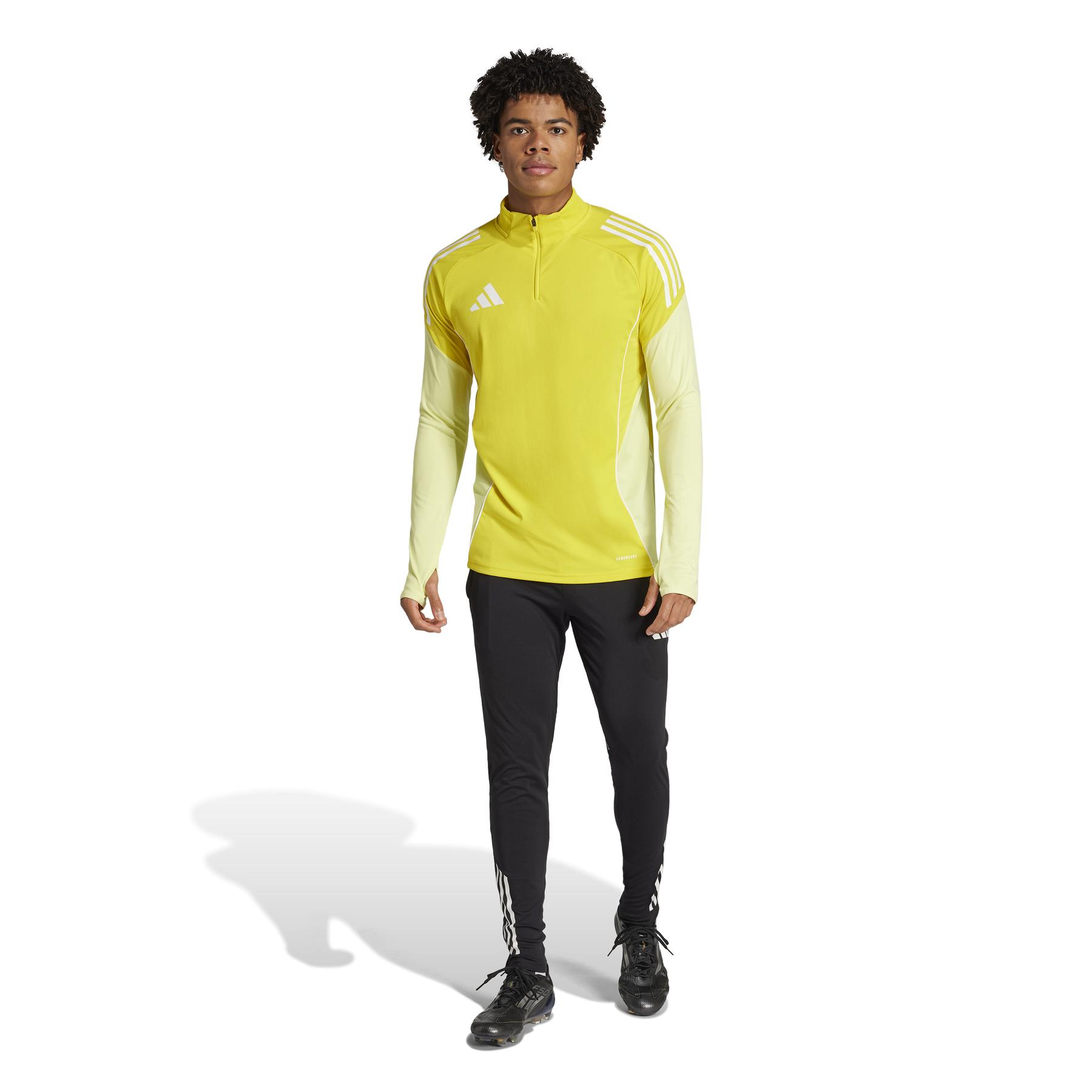 product/2/0/2025_09_adidas_ji8956_7_apparel_on_model_standard_outfit_view_white.jpg