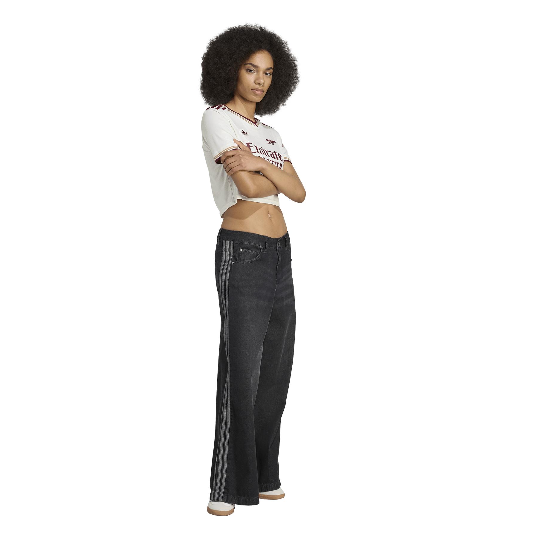 product/2/0/2025_adidas_jp4223_5_apparel_on_model_walking_view_transparent.jpg