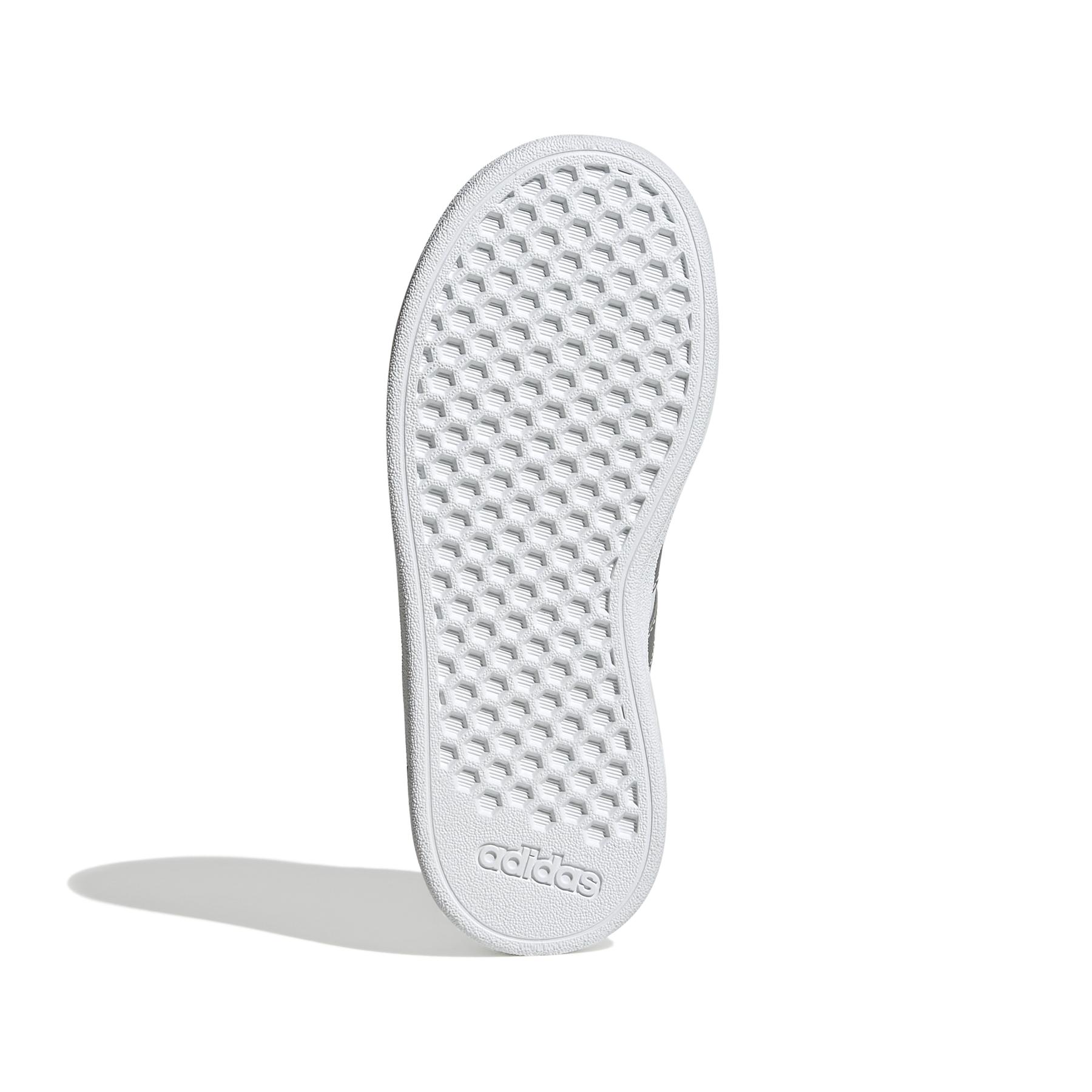 product/a/d/adidas-originals_gw6506_4_footwear_photography_bottom_view_white_000.jpg
