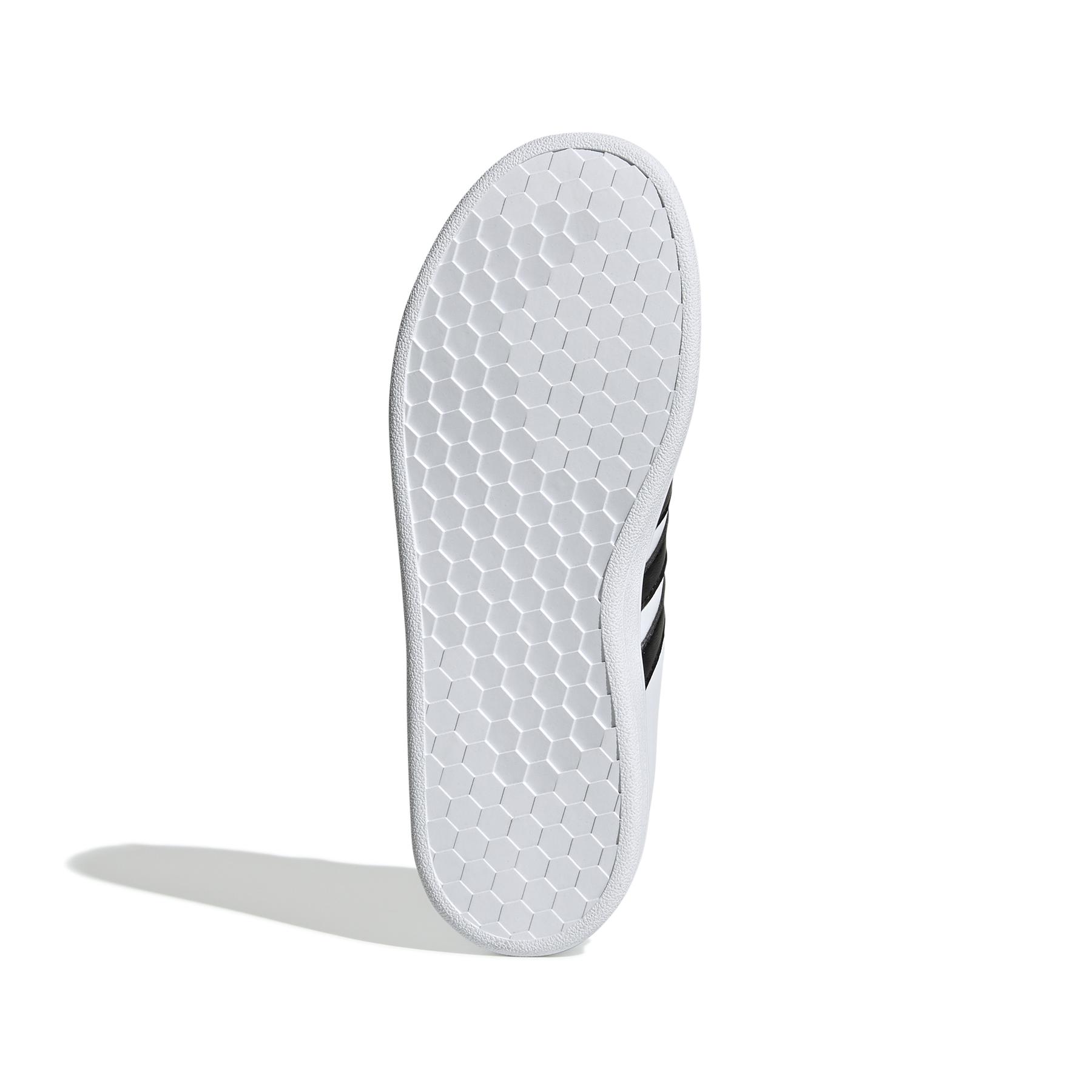 product/a/d/adidas_ef0103_4_footwear_photography_bottom_view_white_000.jpg