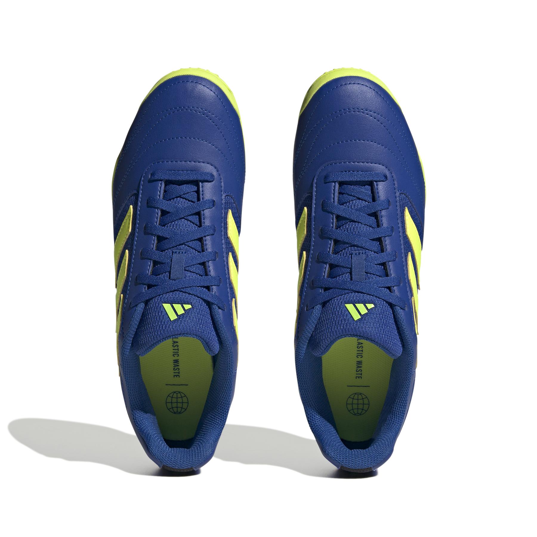 product/a/d/adidas_gz2558_2_footwear_photography_top_portrait_view_white_000.jpg