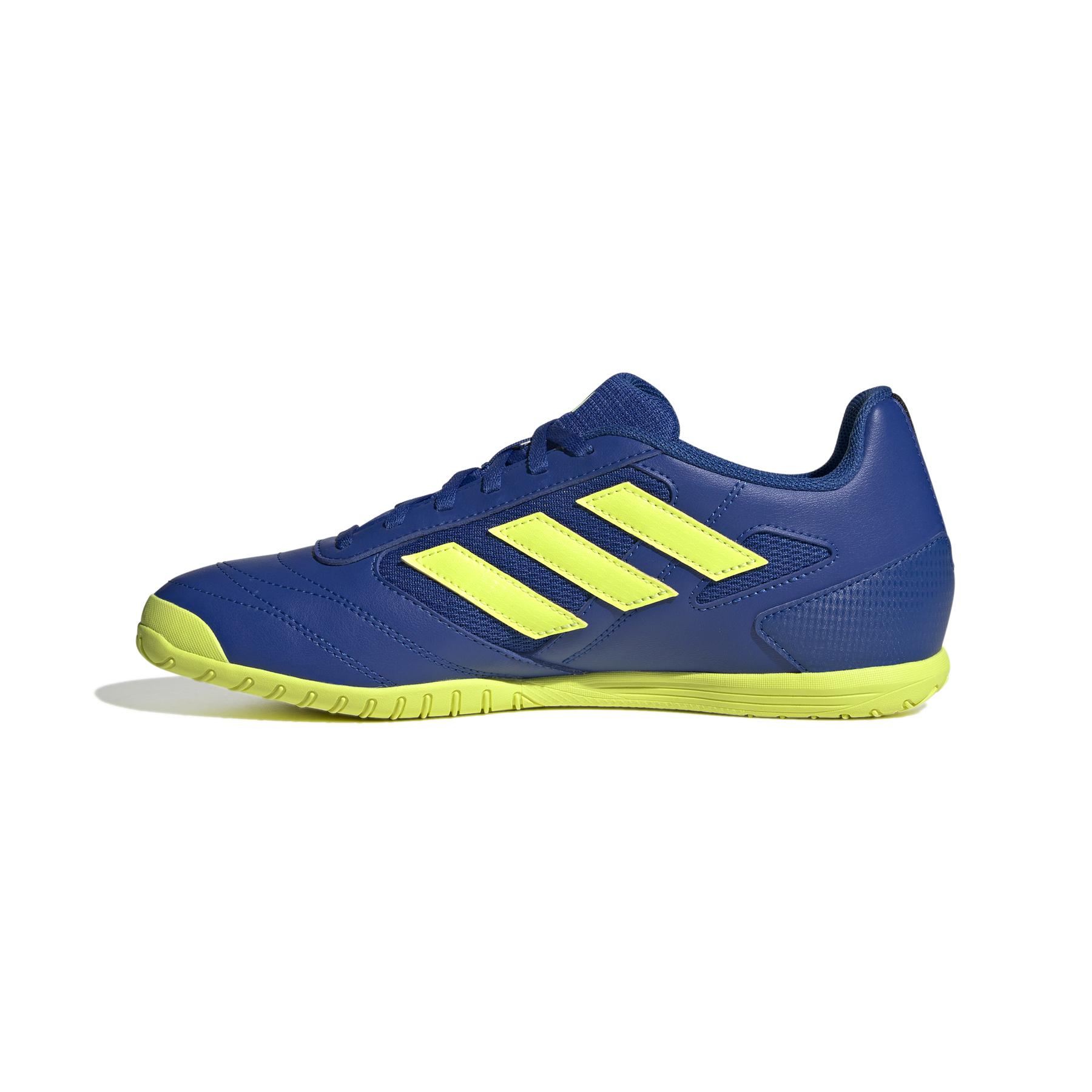product/a/d/adidas_gz2558_4_footwear_photography_side_medial_center_view_white_000.jpg