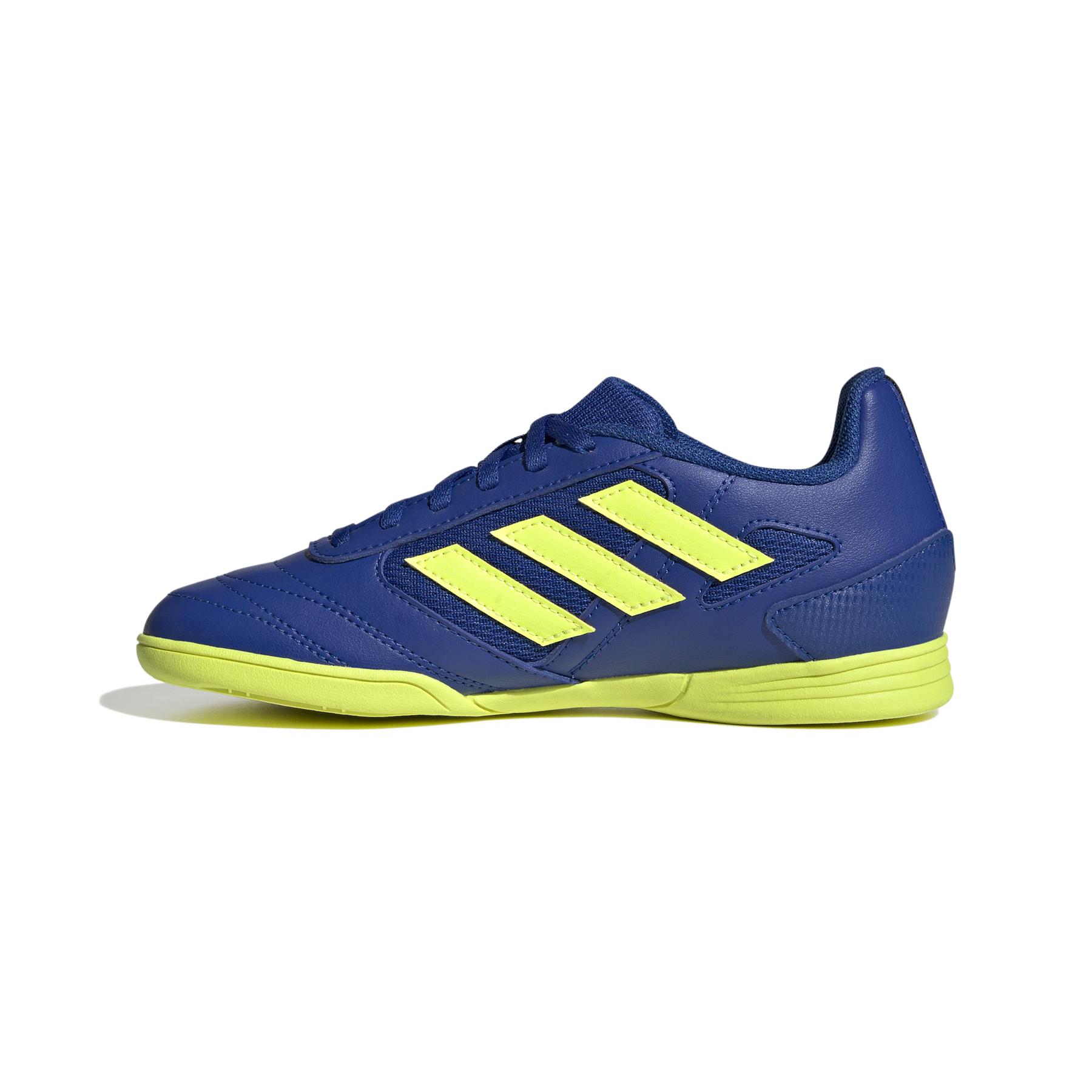 product/a/d/adidas_gz2562_4_footwear_photography_side_medial_center_view_white_000.jpg