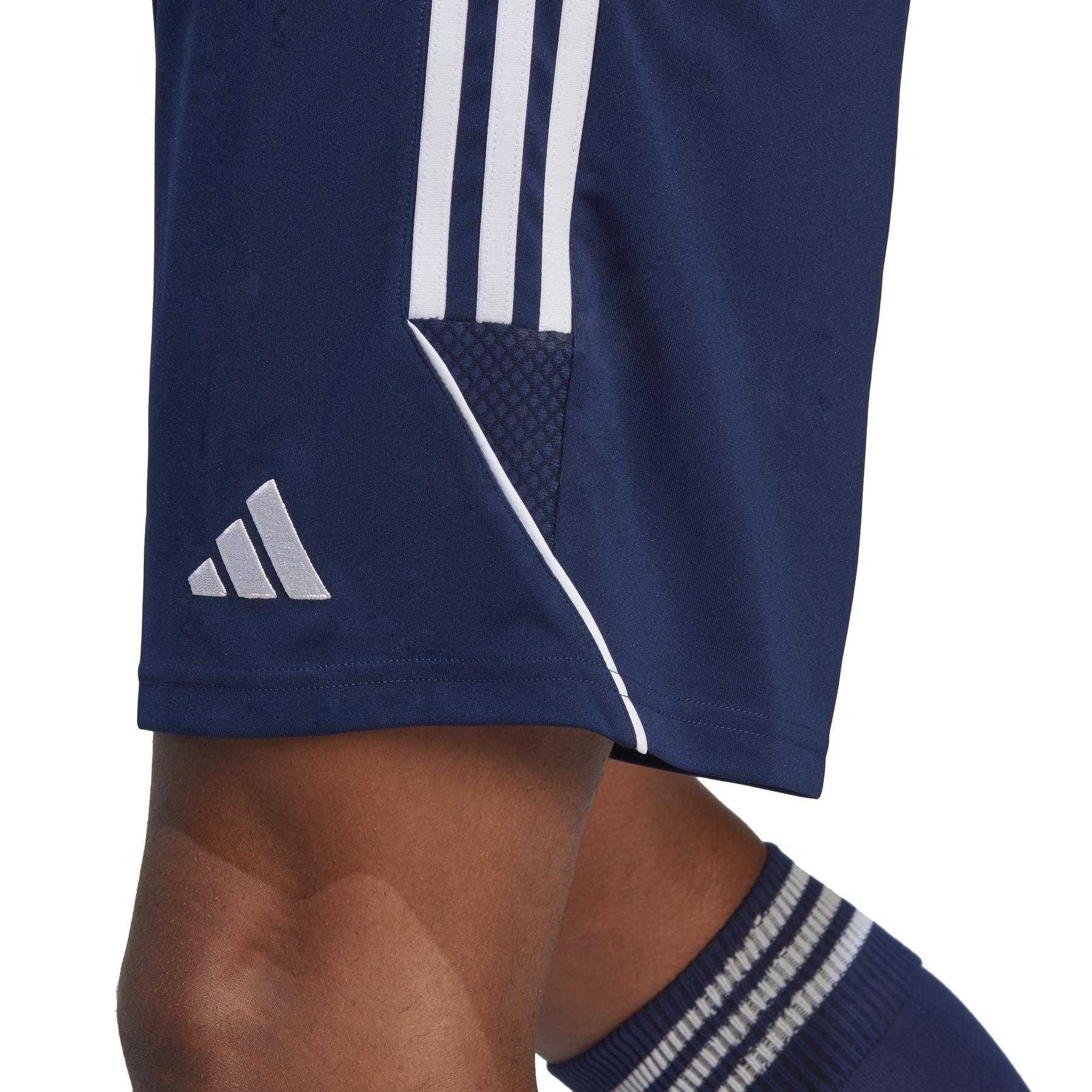 product/a/d/adidas_ib8081_6_apparel_on_model_detail_view_1_white.jpg