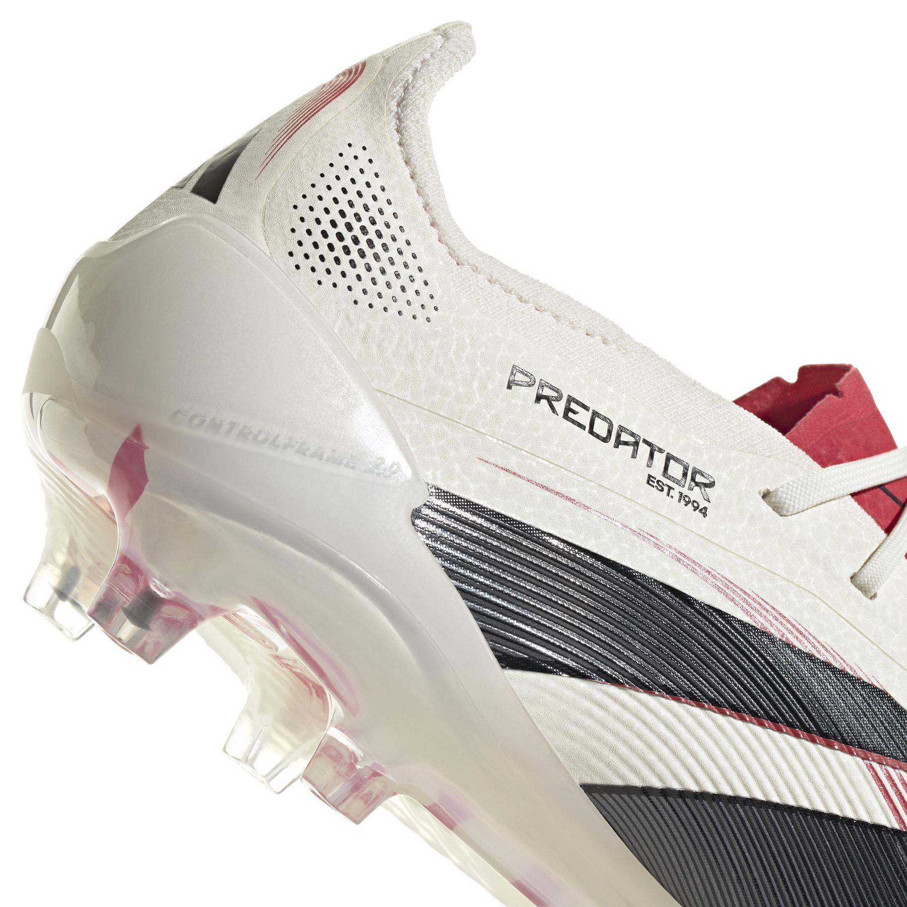 product/a/d/adidas_id3880_8_footwear_photography_detail_view_2_white-nw111924.jpg