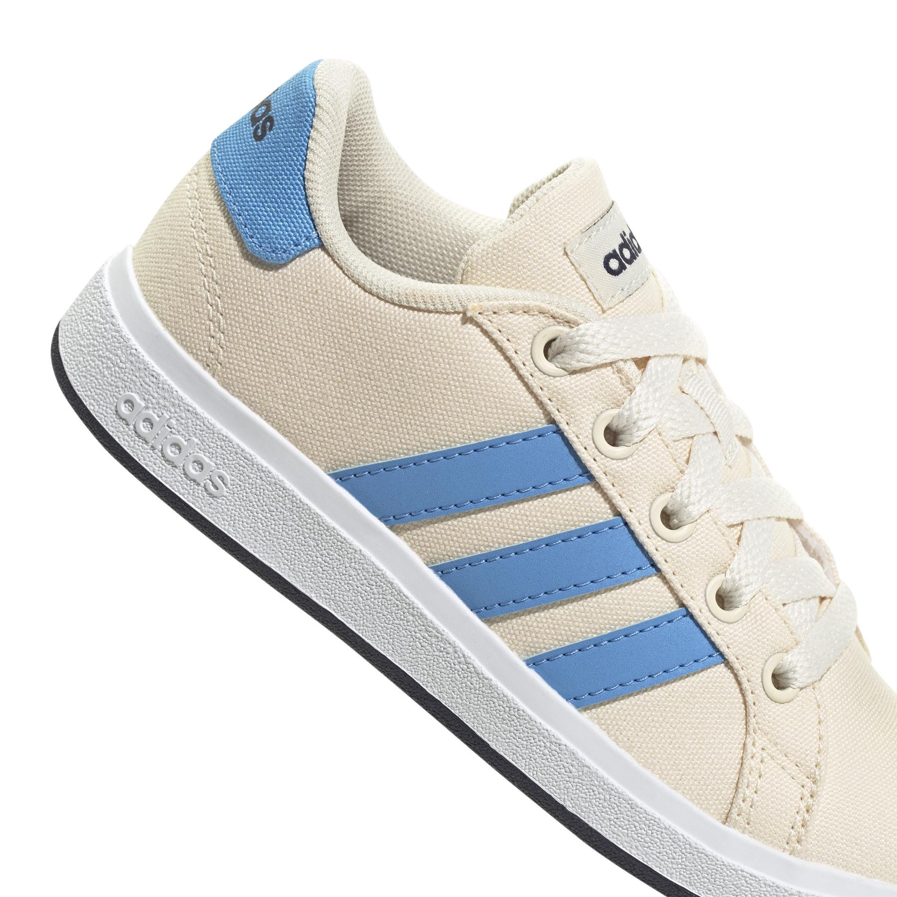 product/a/d/adidas_id7869_9_footwear_photography_detail_view_2_white-nw091625.jpg