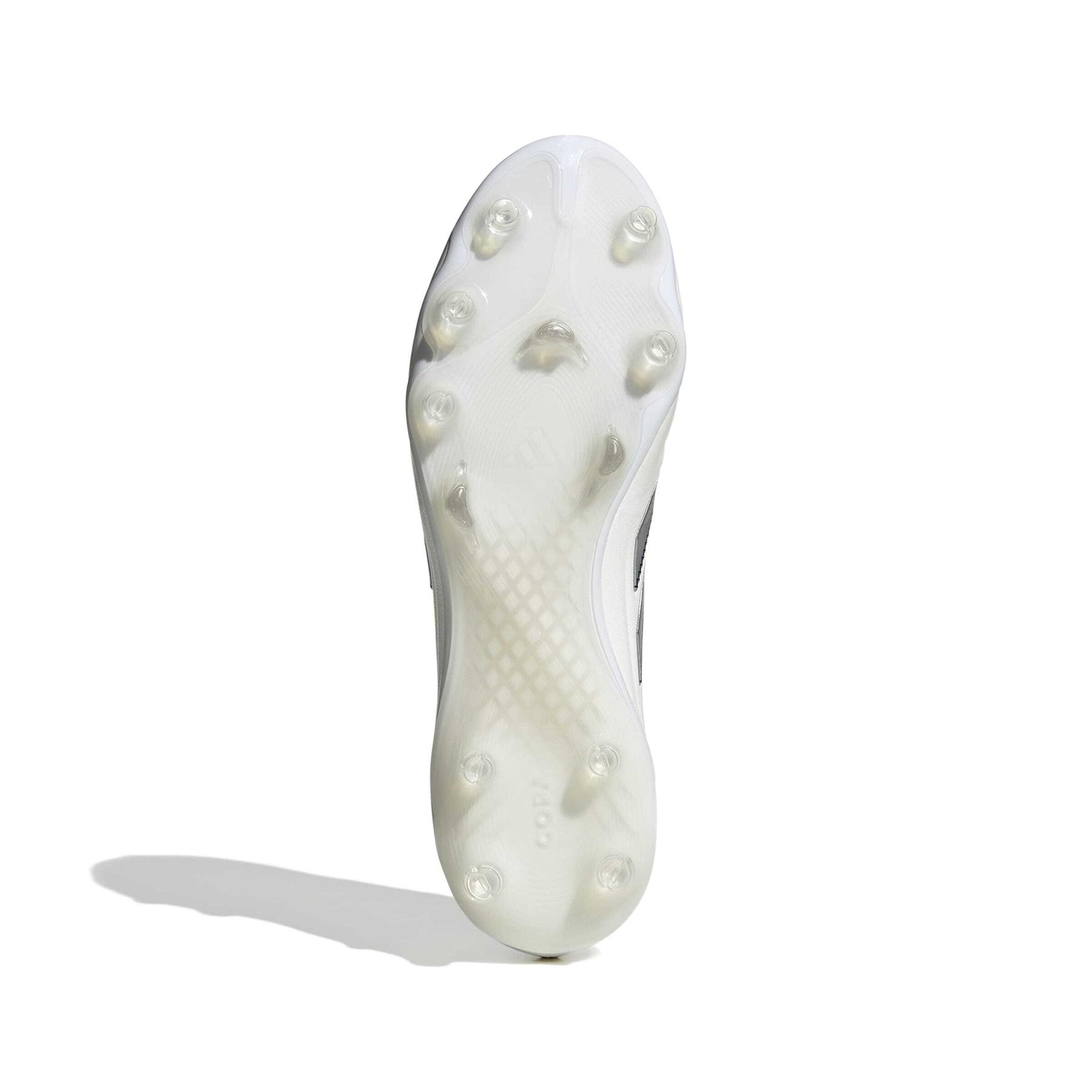 product/a/d/adidas_id9040_3_footwear_photography_bottom_view_white-nw091625.jpg