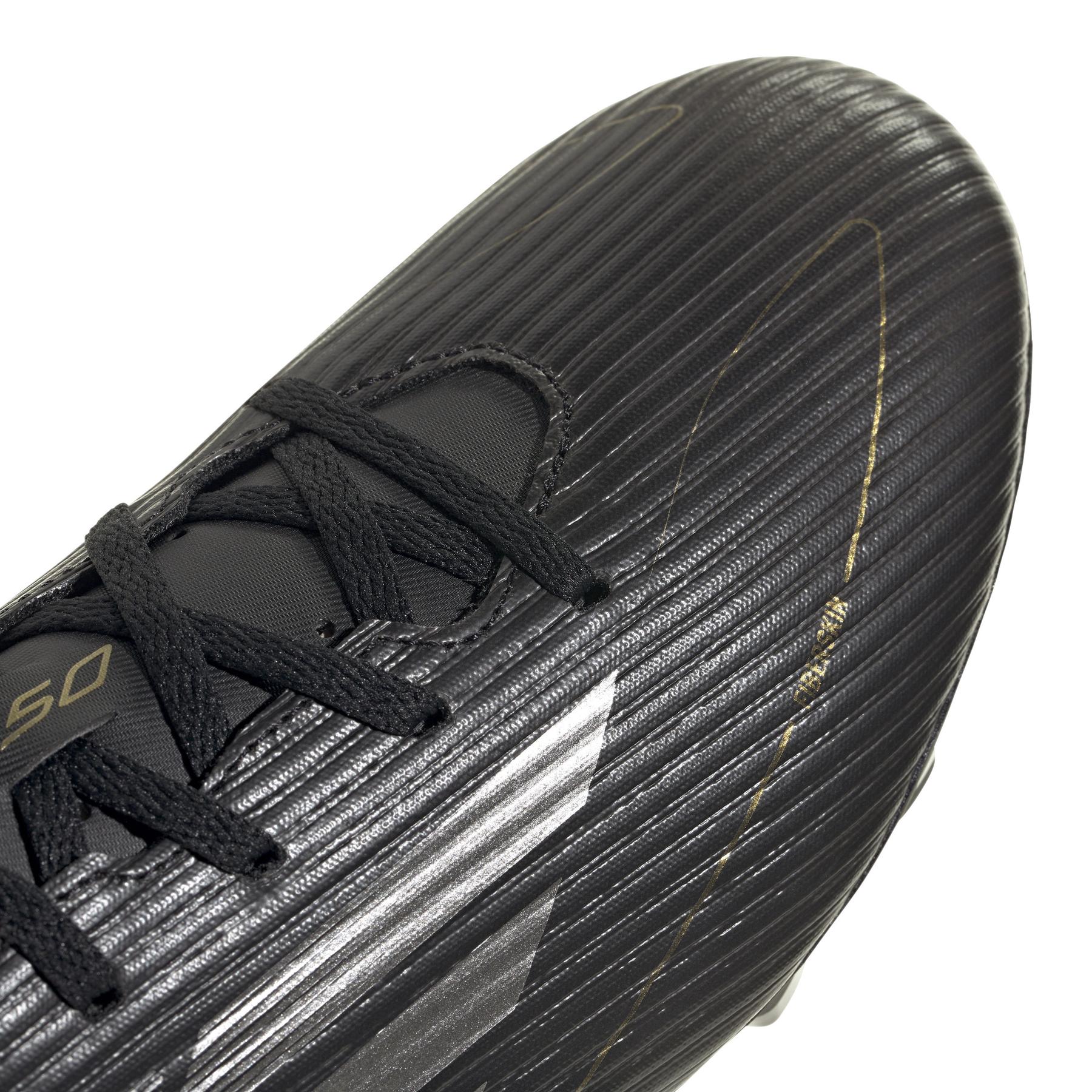 product/a/d/adidas_ie0614_8_footwear_photography_detail_view_2_white.jpg