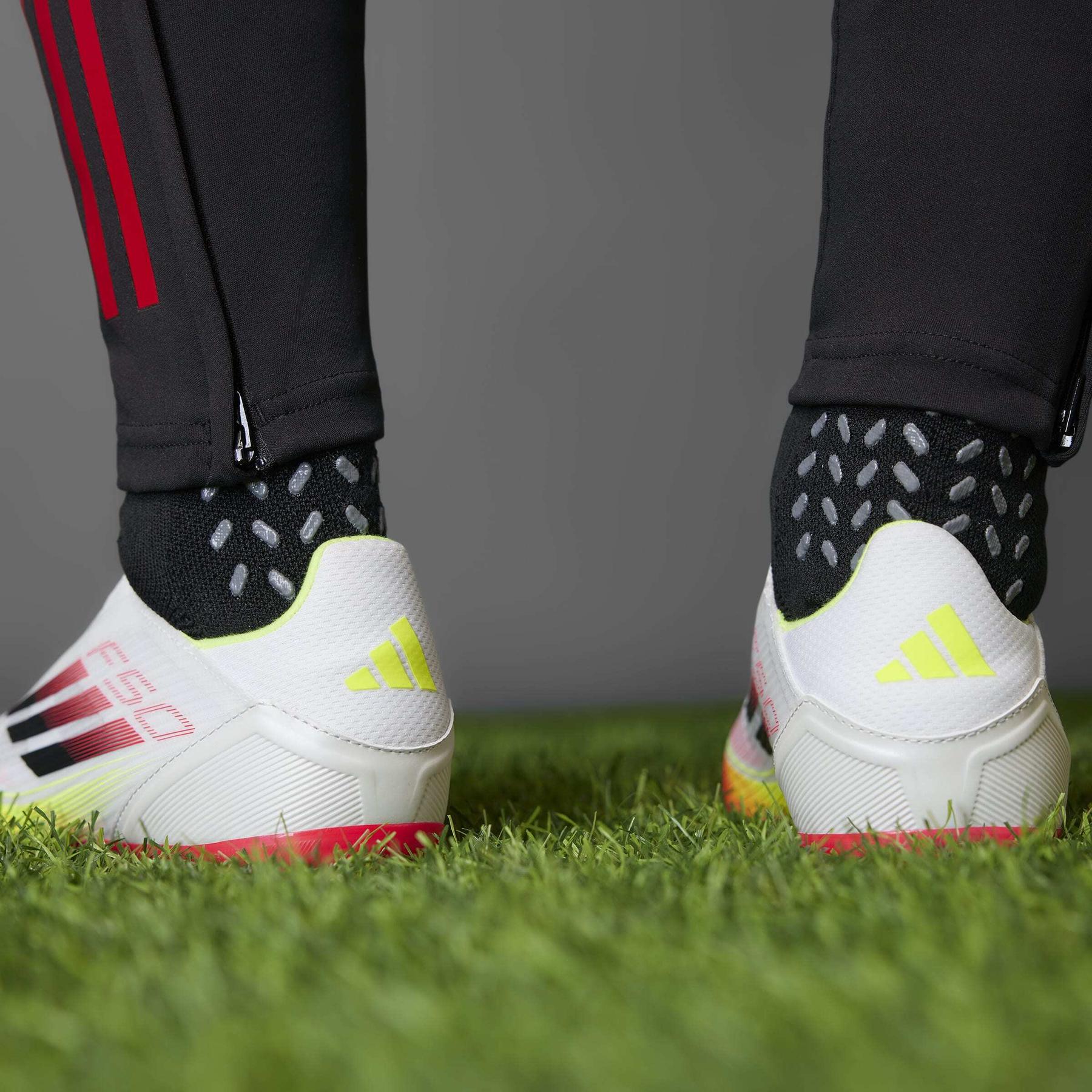 product/a/d/adidas_ie1239_22_footwear_photography_heromrktng_view_9-nw091625.jpg