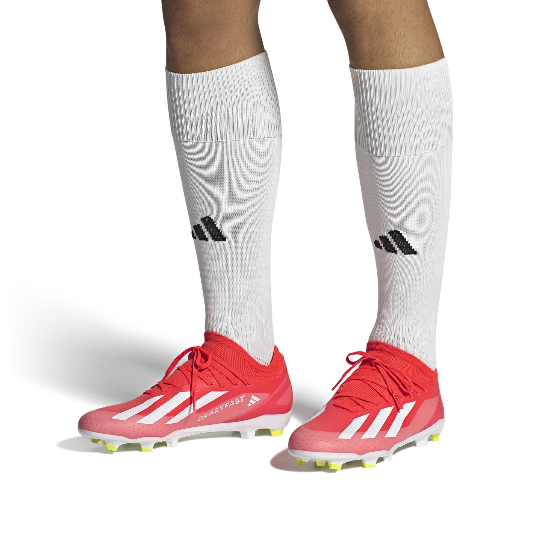 product/a/d/adidas_ie2377_10_footwear_on_model_front_view_white.jpg