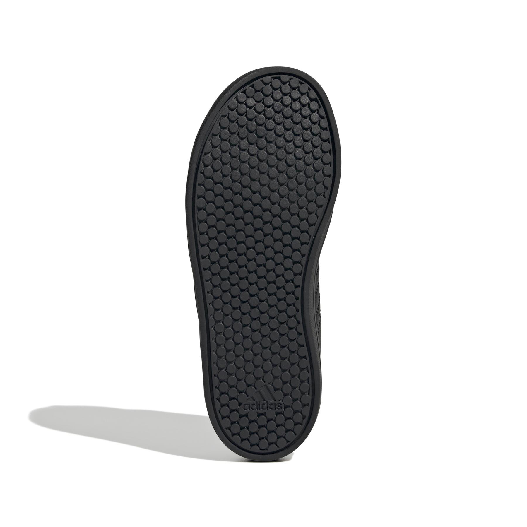 product/a/d/adidas_ie3473_4_footwear_photography_bottom_view_white.jpg