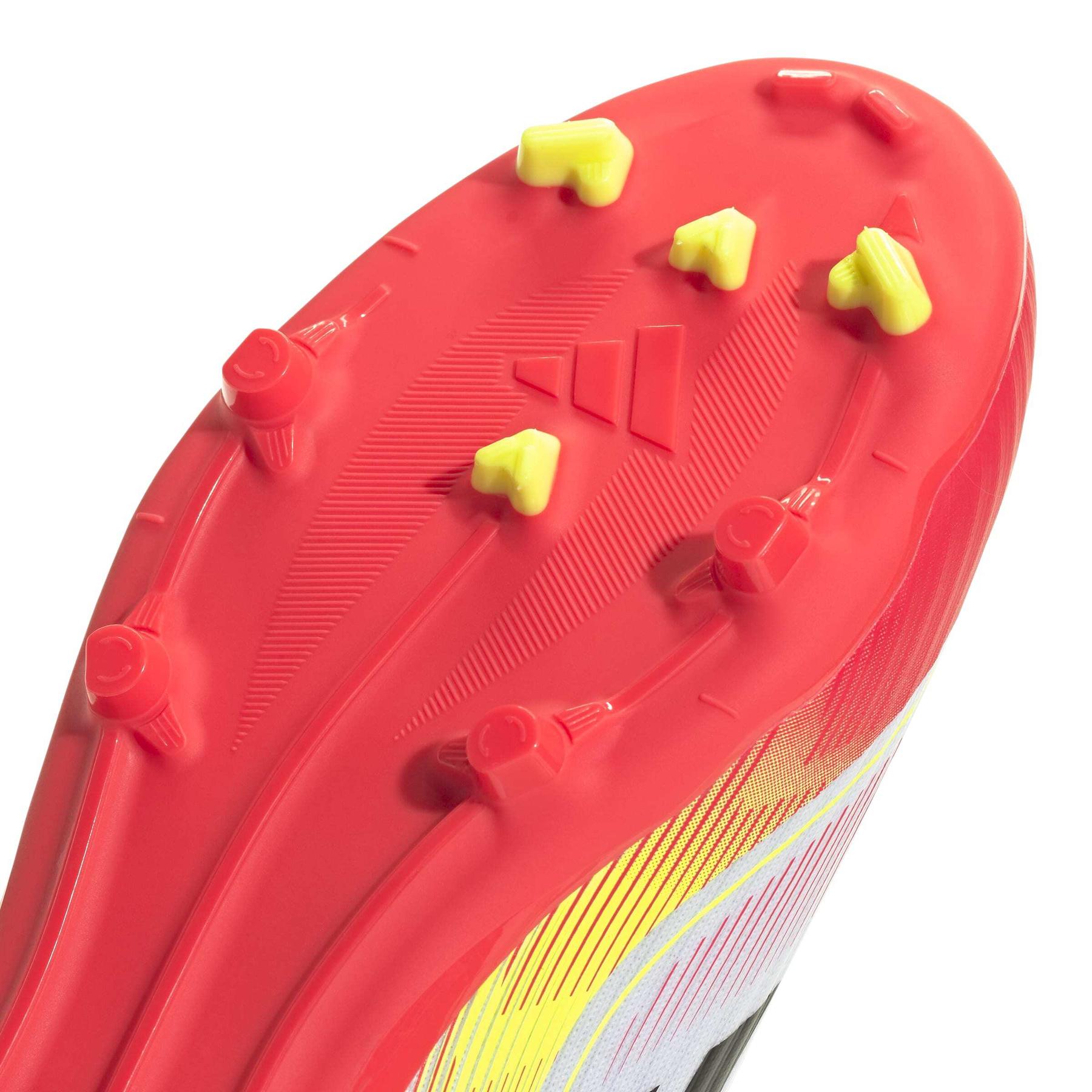 product/a/d/adidas_ie3743_8_footwear_photography_detail_view_2_white-nw091625.jpg
