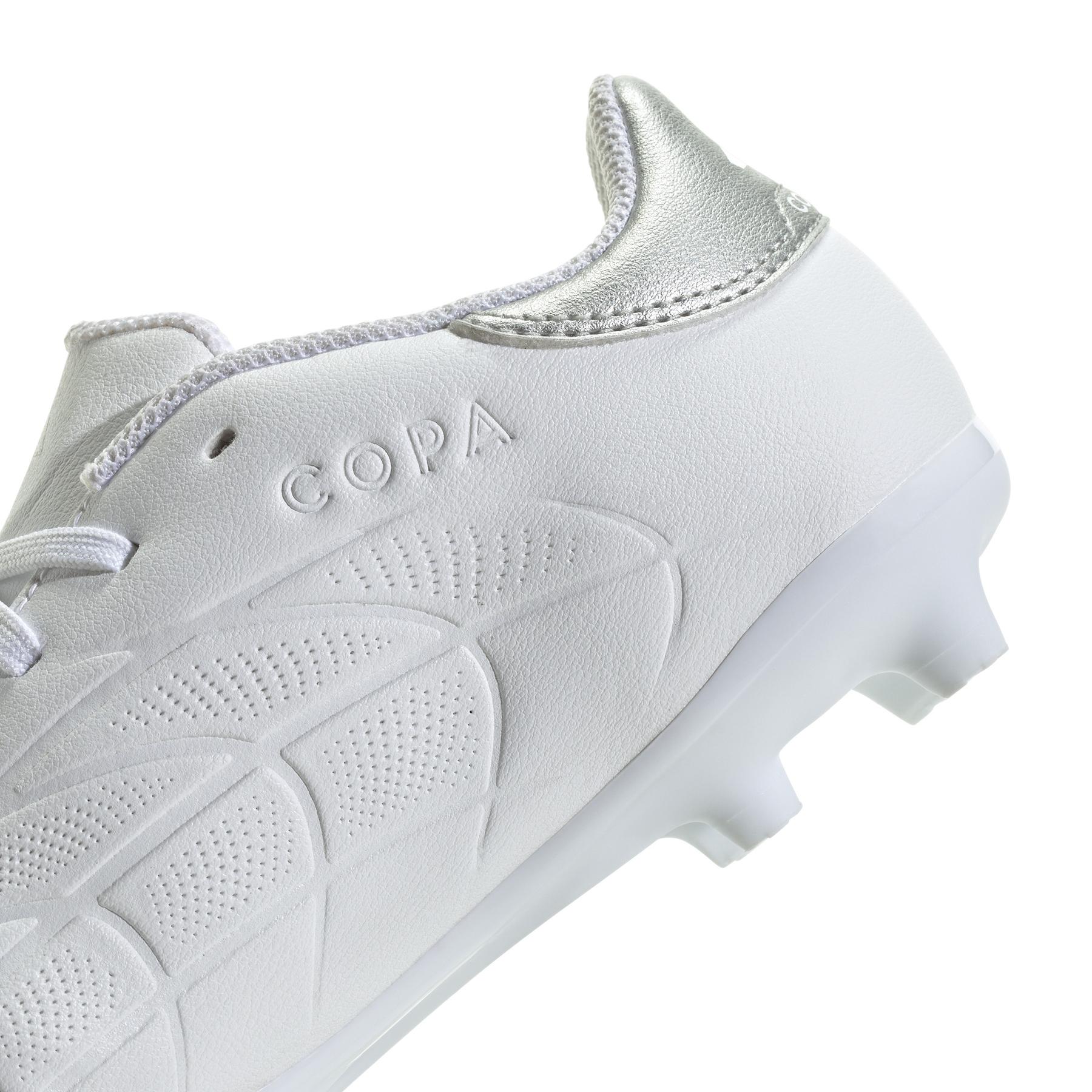 product/a/d/adidas_ie7496_8_footwear_photography_detail_view_2_white.jpg