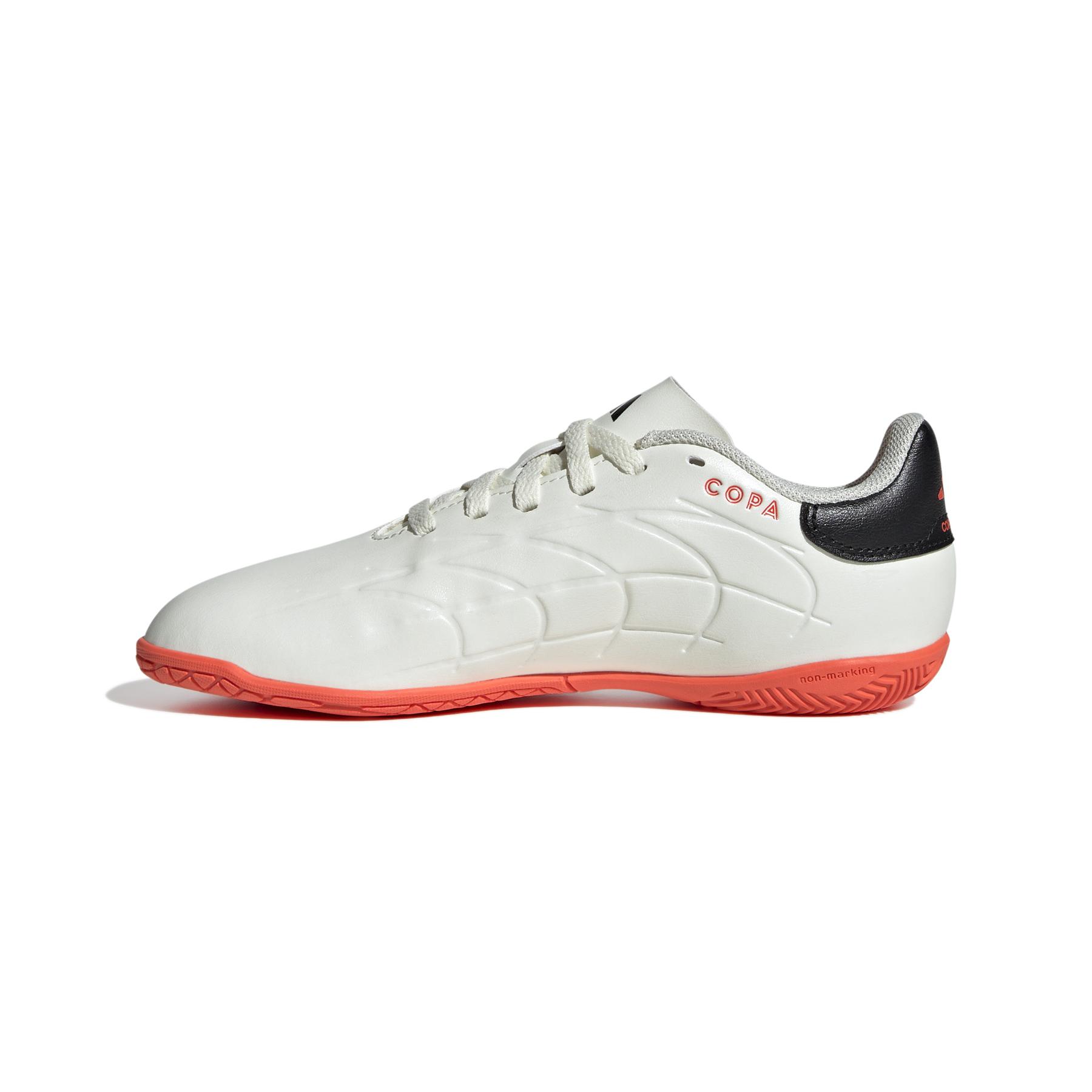 product/a/d/adidas_ie7532_4_footwear_photography_side_medial_center_view_white-030824.jpg