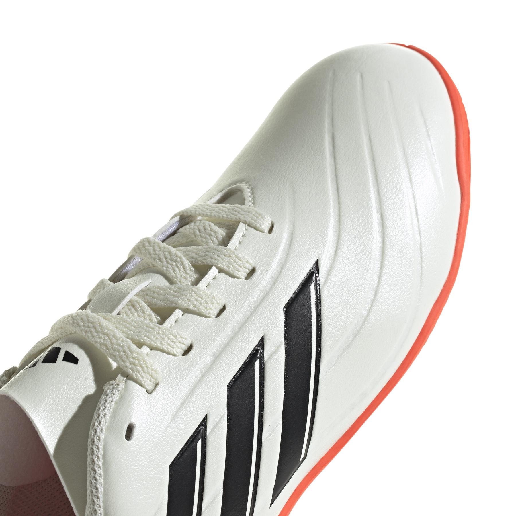 product/a/d/adidas_ie7532_8_footwear_photography_detail_view_2_white-030824.jpg