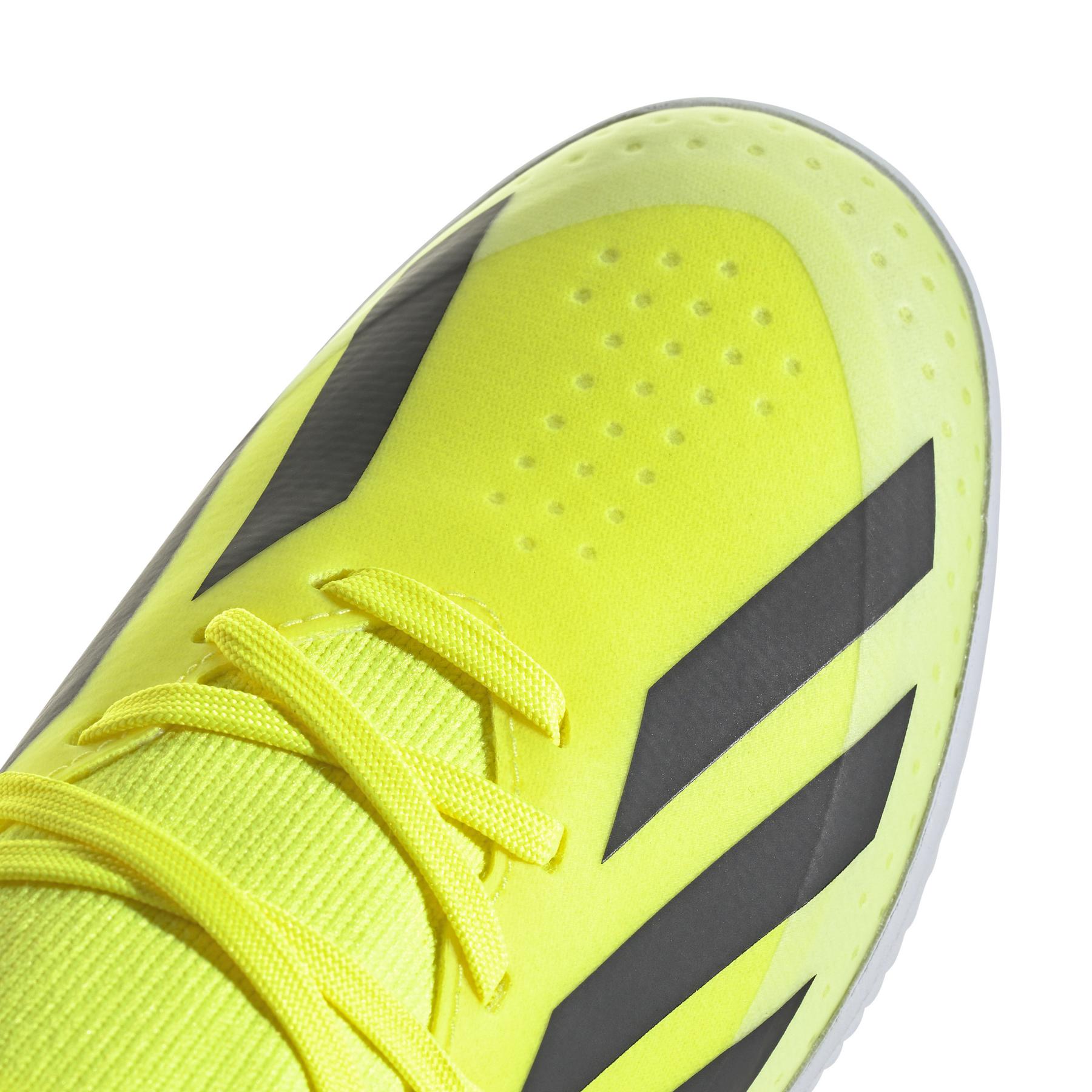product/a/d/adidas_if0685_8_footwear_photography_detail_view_2_white.jpg