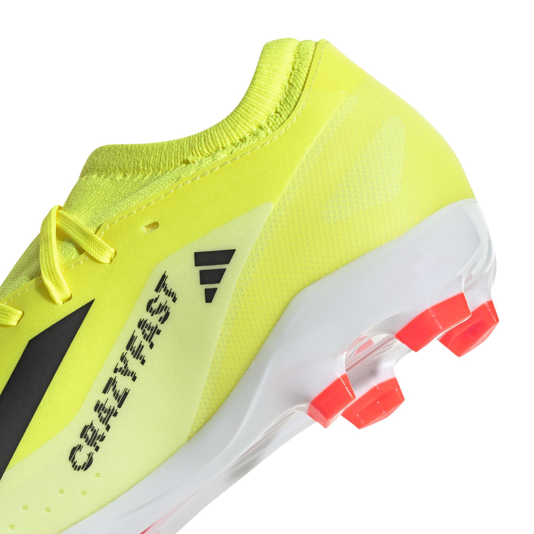 product/a/d/adidas_if0696_8_footwear_photography_detail_view_2_white-new0201.jpg