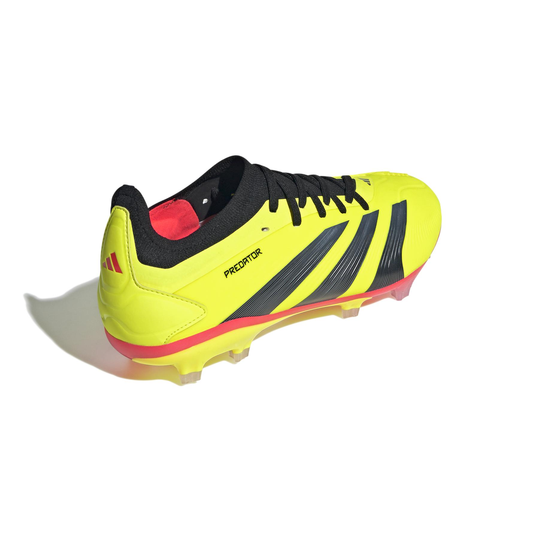 product/a/d/adidas_ig7776_6_footwear_photography_back_lateral_top_view_white.jpg