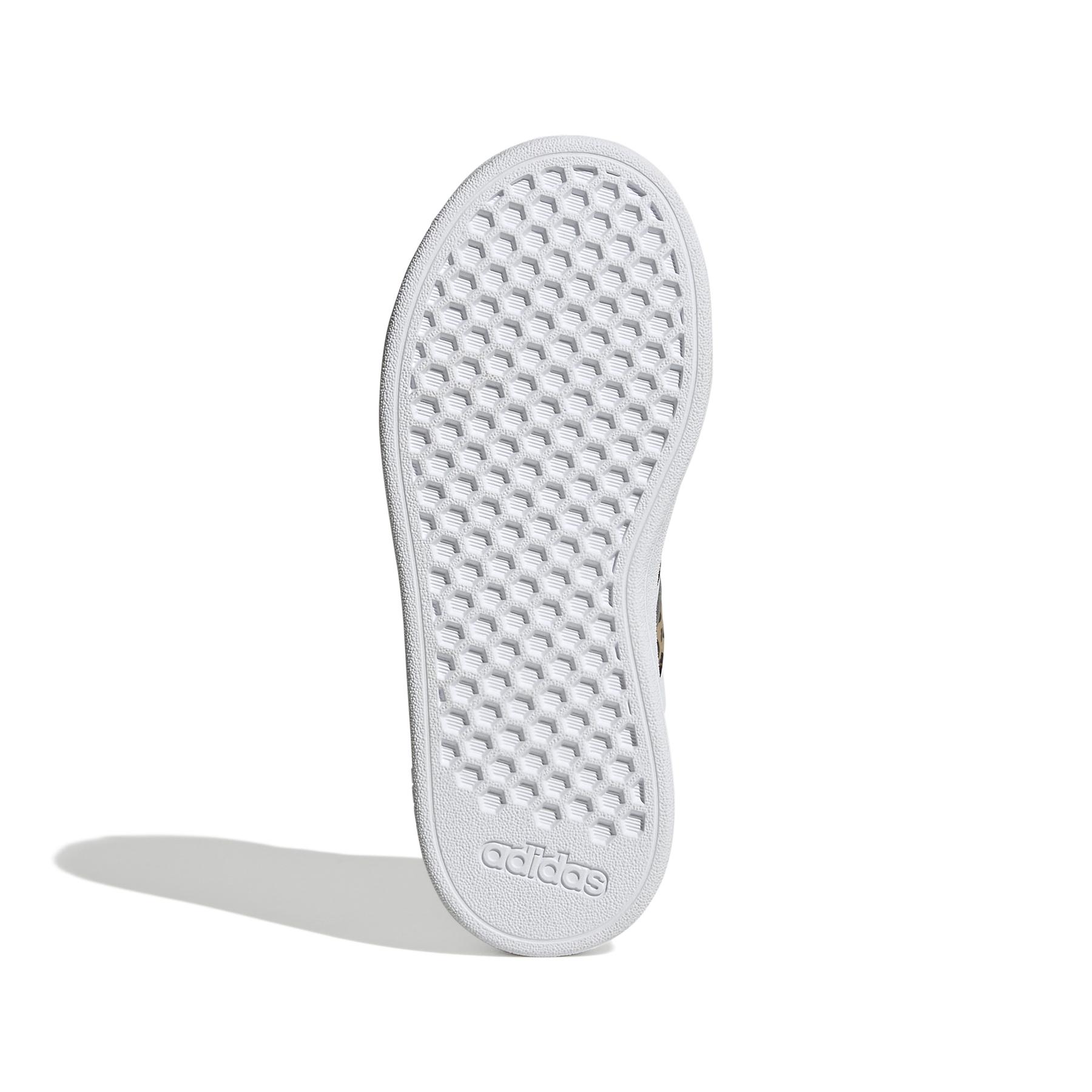 product/a/d/adidas_ih7842_4_footwear_photography_bottom_view_white.jpg