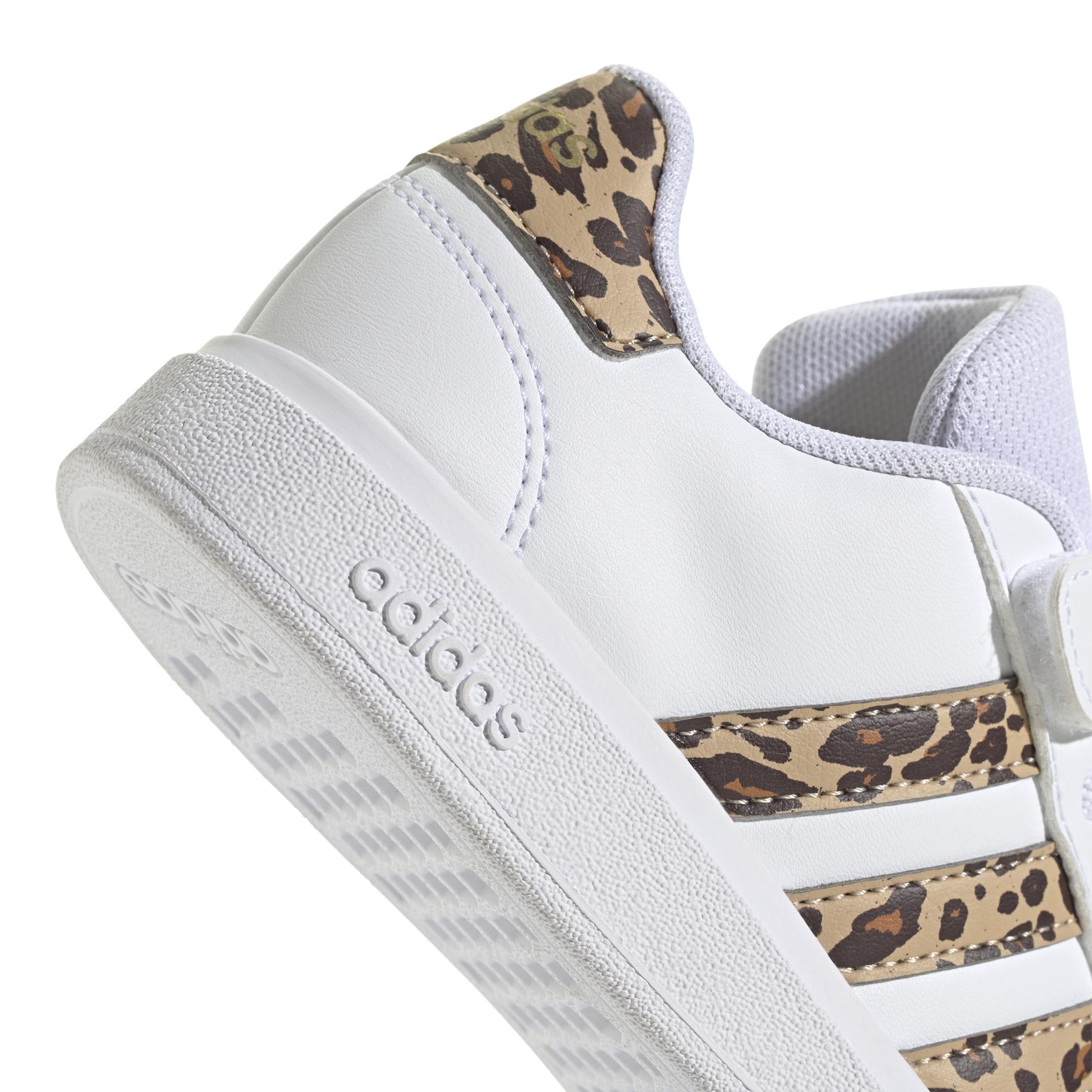 product/a/d/adidas_ih7842_8_footwear_photography_detail_view_1_white.jpg