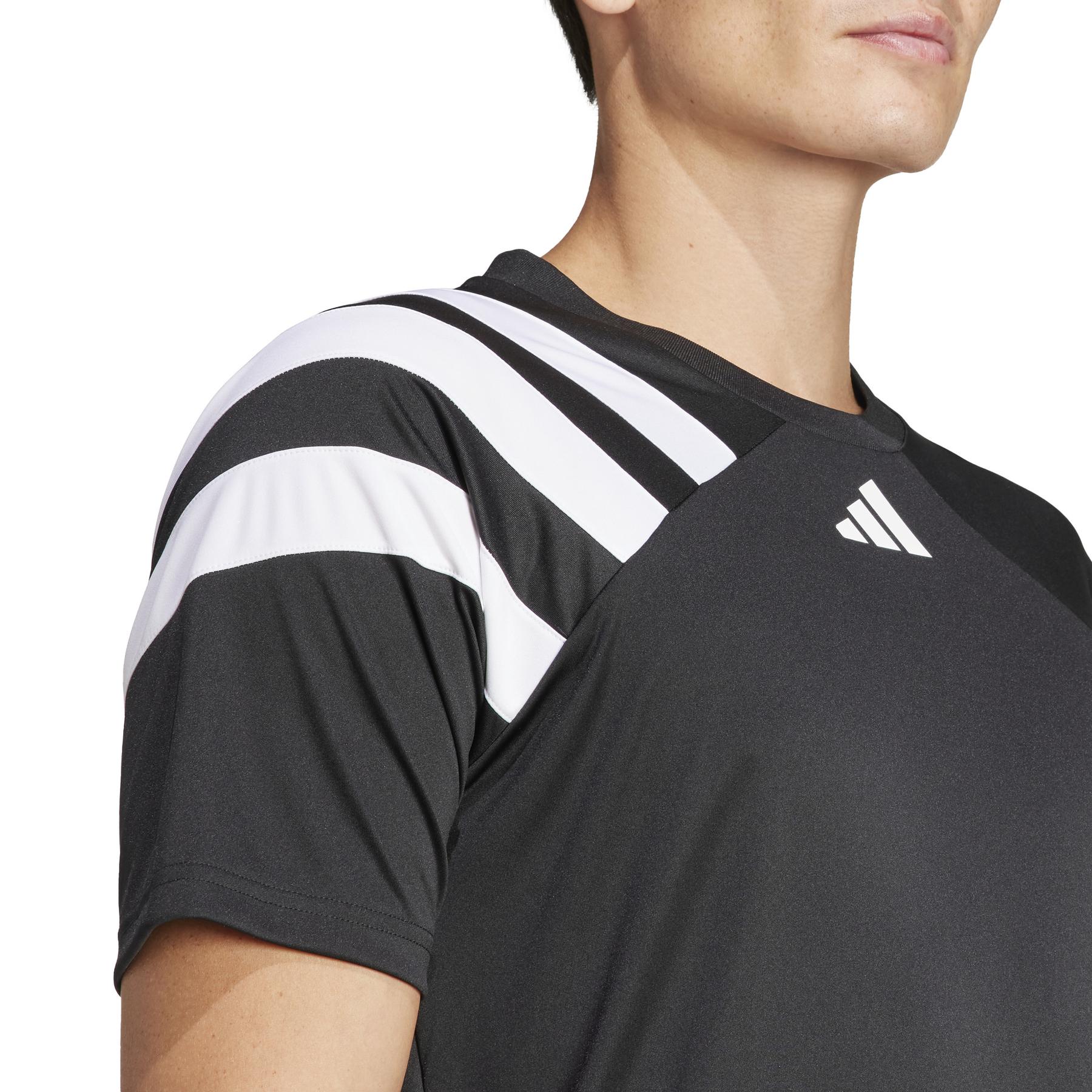 product/a/d/adidas_ik5739_9_apparel_on_model_detail_view_1_white.jpg