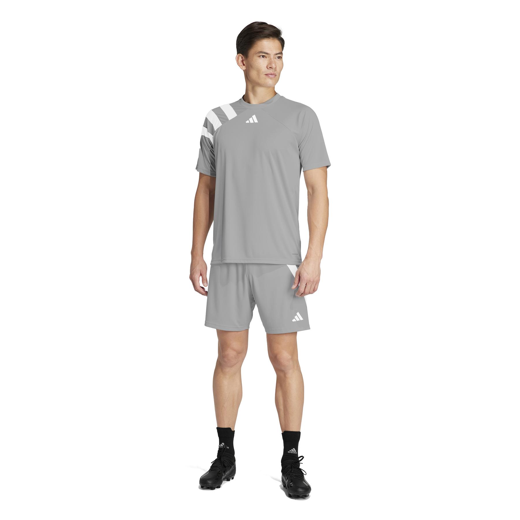 product/a/d/adidas_ik5772_8_apparel_on_model_standard_outfit_view_white.jpg