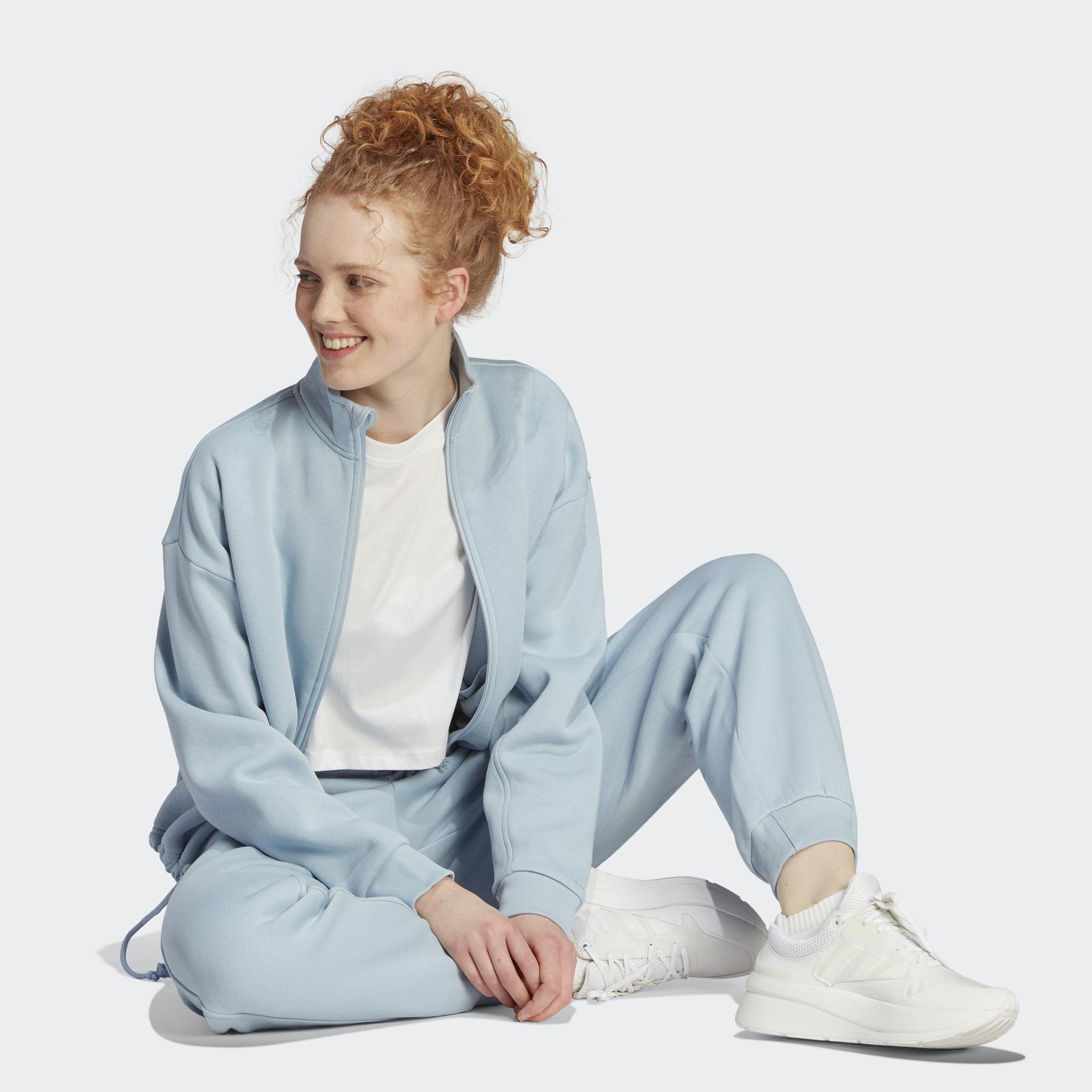 product/a/d/adidas_il3250_wonder-blue_3.jpg