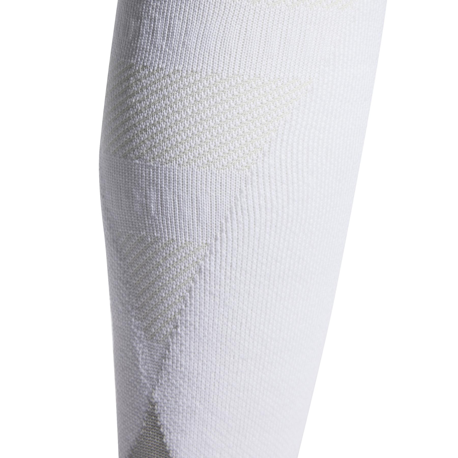 product/a/d/adidas_im8926_3_hardware_photography_detail_view_2_white.jpg