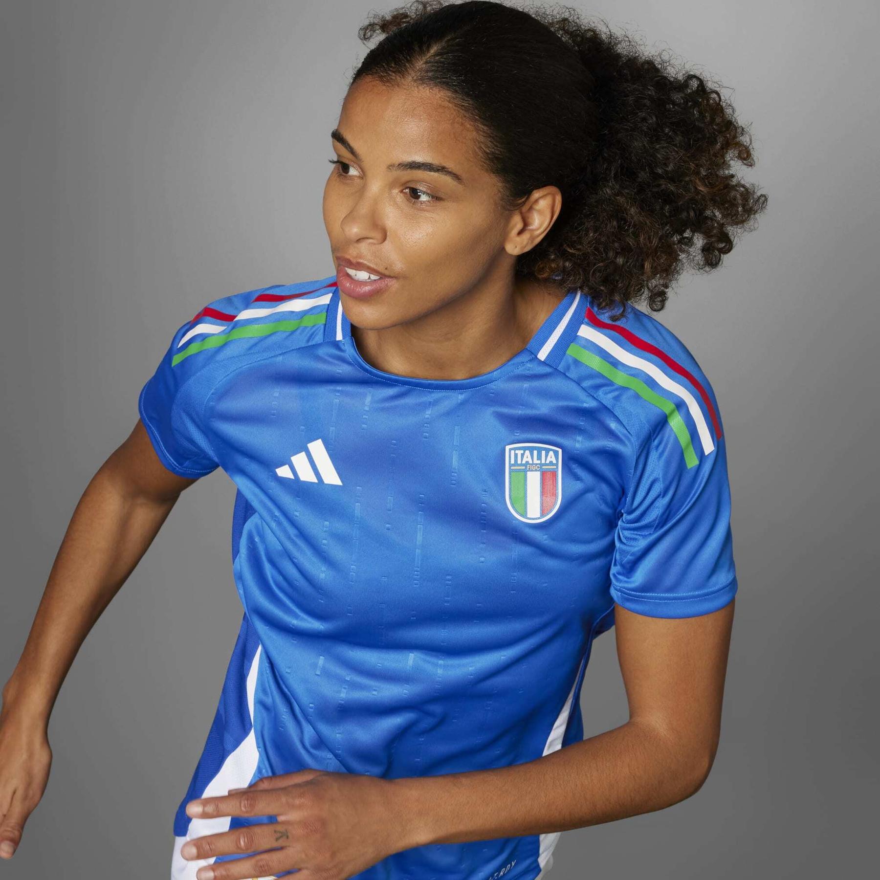 product/a/d/adidas_iq0480_13_apparel_photography_heromrktng_view_4_white.jpg