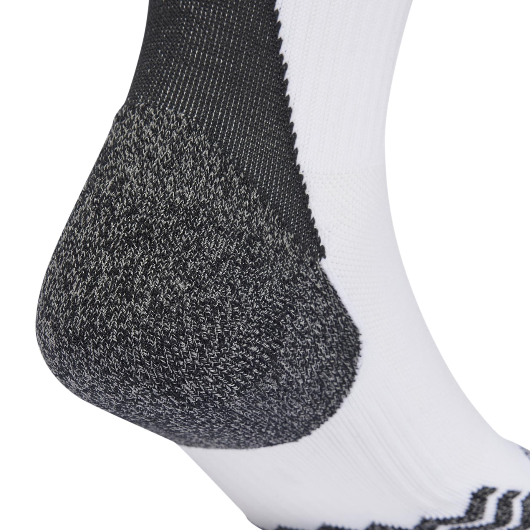 product/a/d/adidas_it5537_3_hardware_photography_detail_view_2_white.jpg