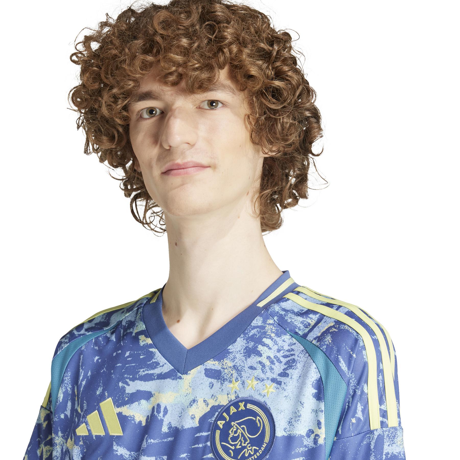 product/a/d/adidas_it6162_9_apparel_on_model_detail_view_2_white.jpg