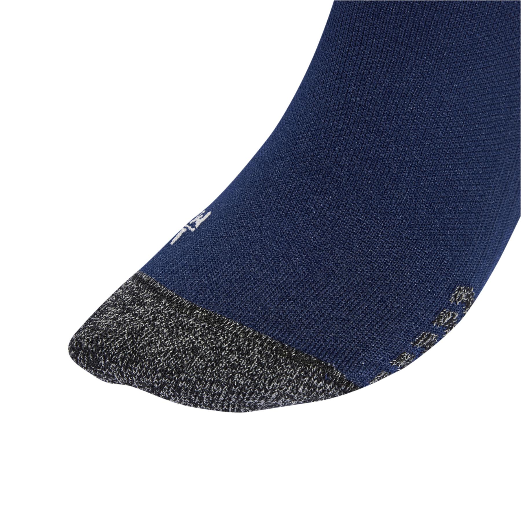 product/a/d/adidas_iu1401_2_hardware_photography_detail_view_1_white.jpg