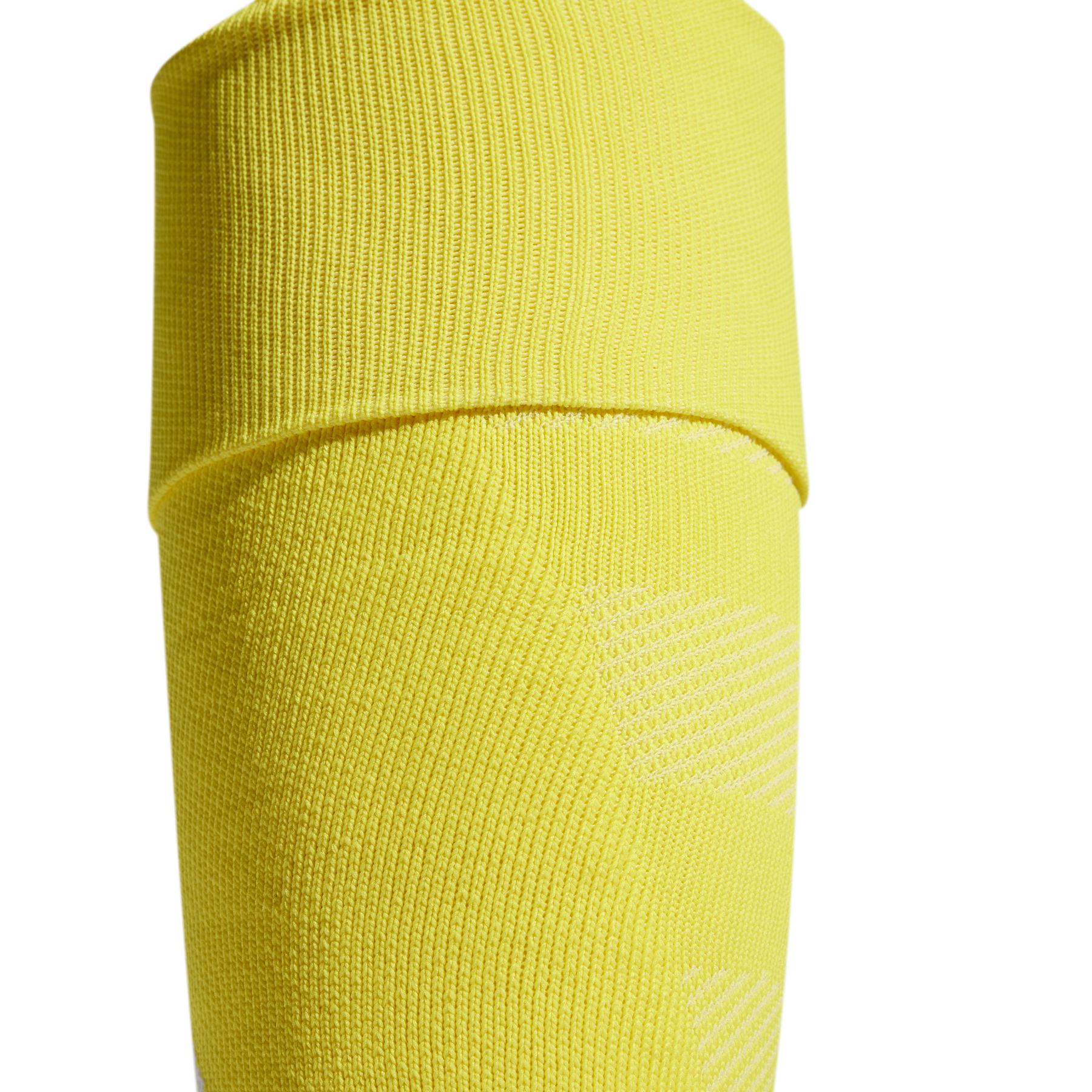 product/a/d/adidas_iw1770_3_hardware_photography_detail_view_2_white.jpg