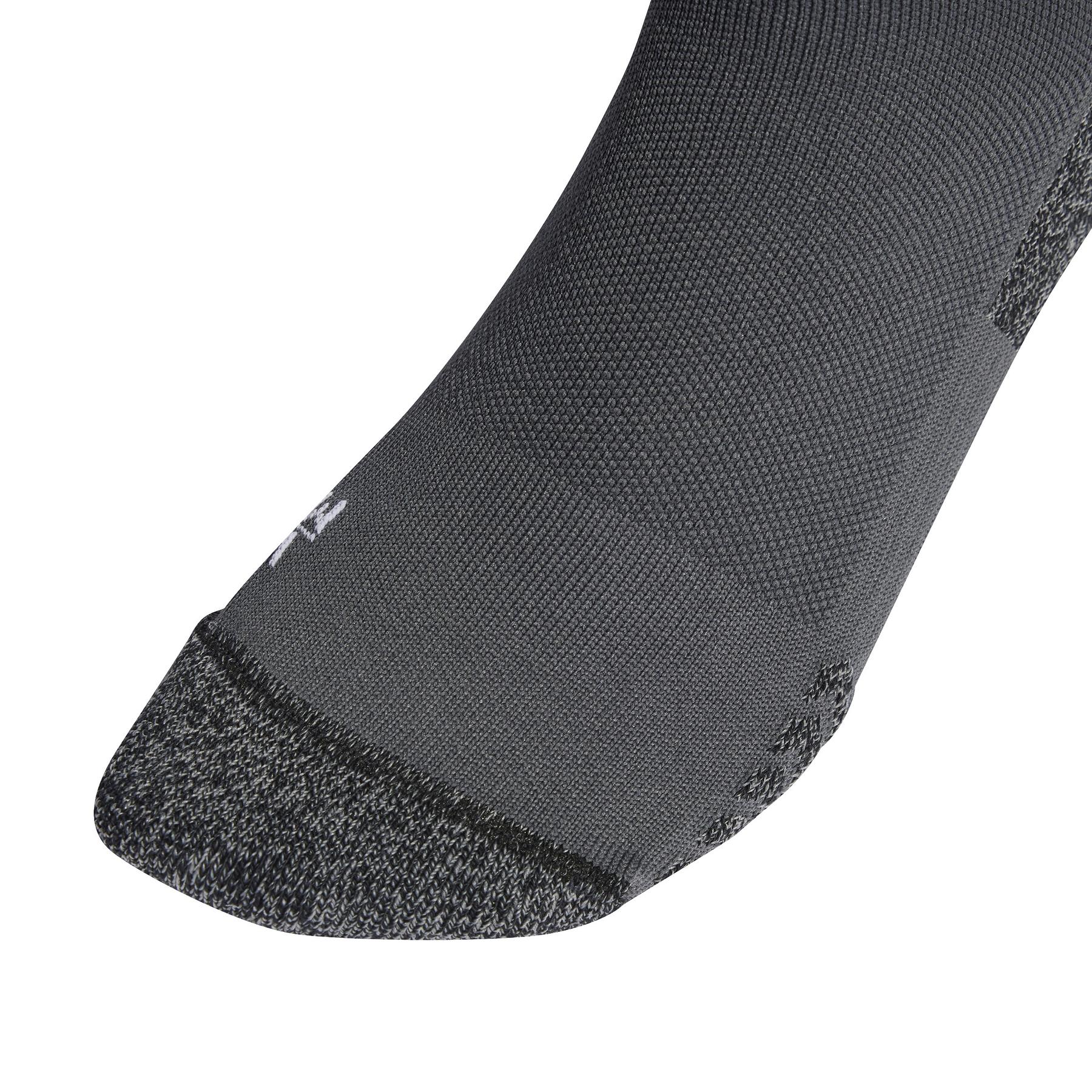 product/a/d/adidas_iw1772_2_hardware_photography_detail_view_1_white.jpg