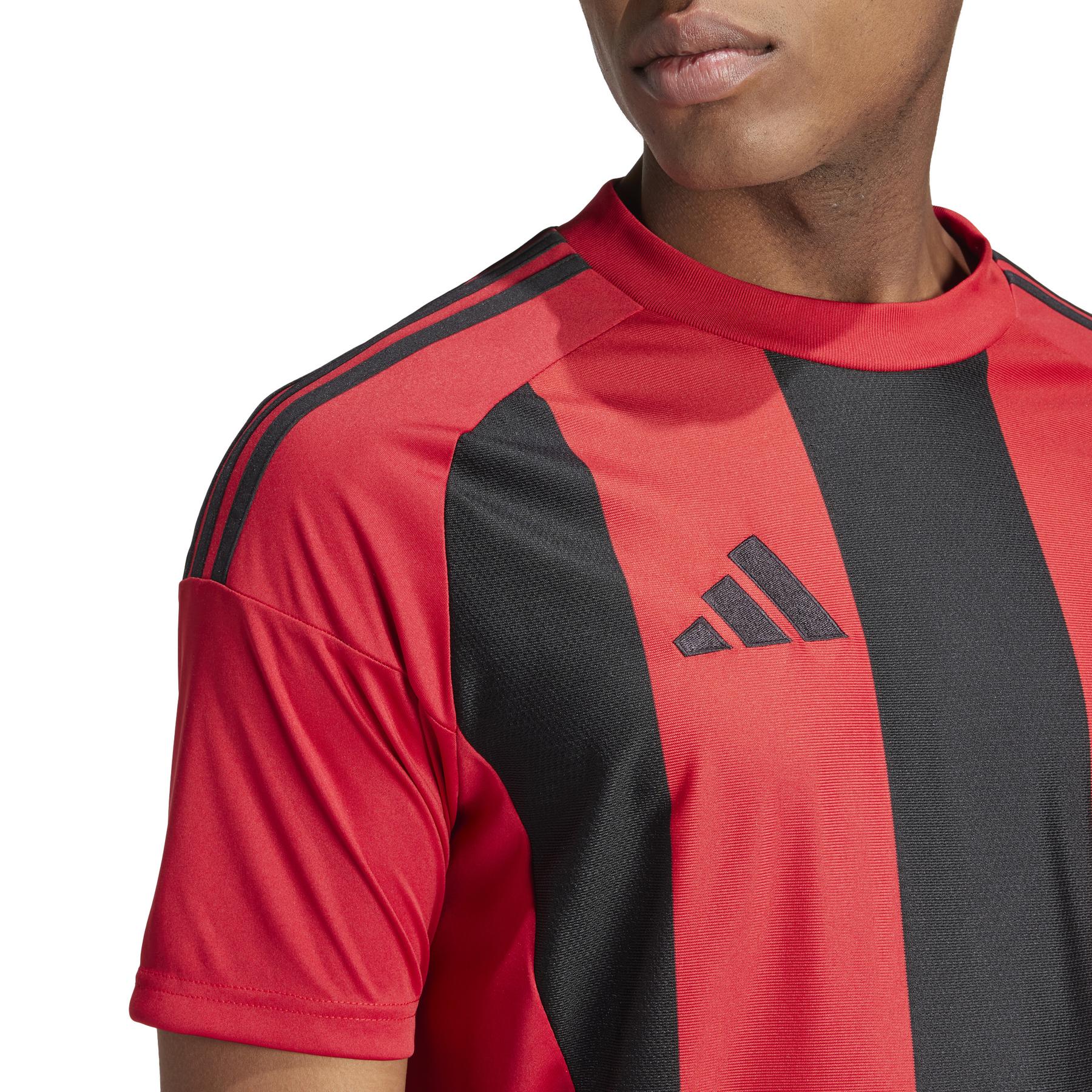 product/a/d/adidas_iw4556_10_apparel_on_model_detail_view_2_white-nw032624.jpg