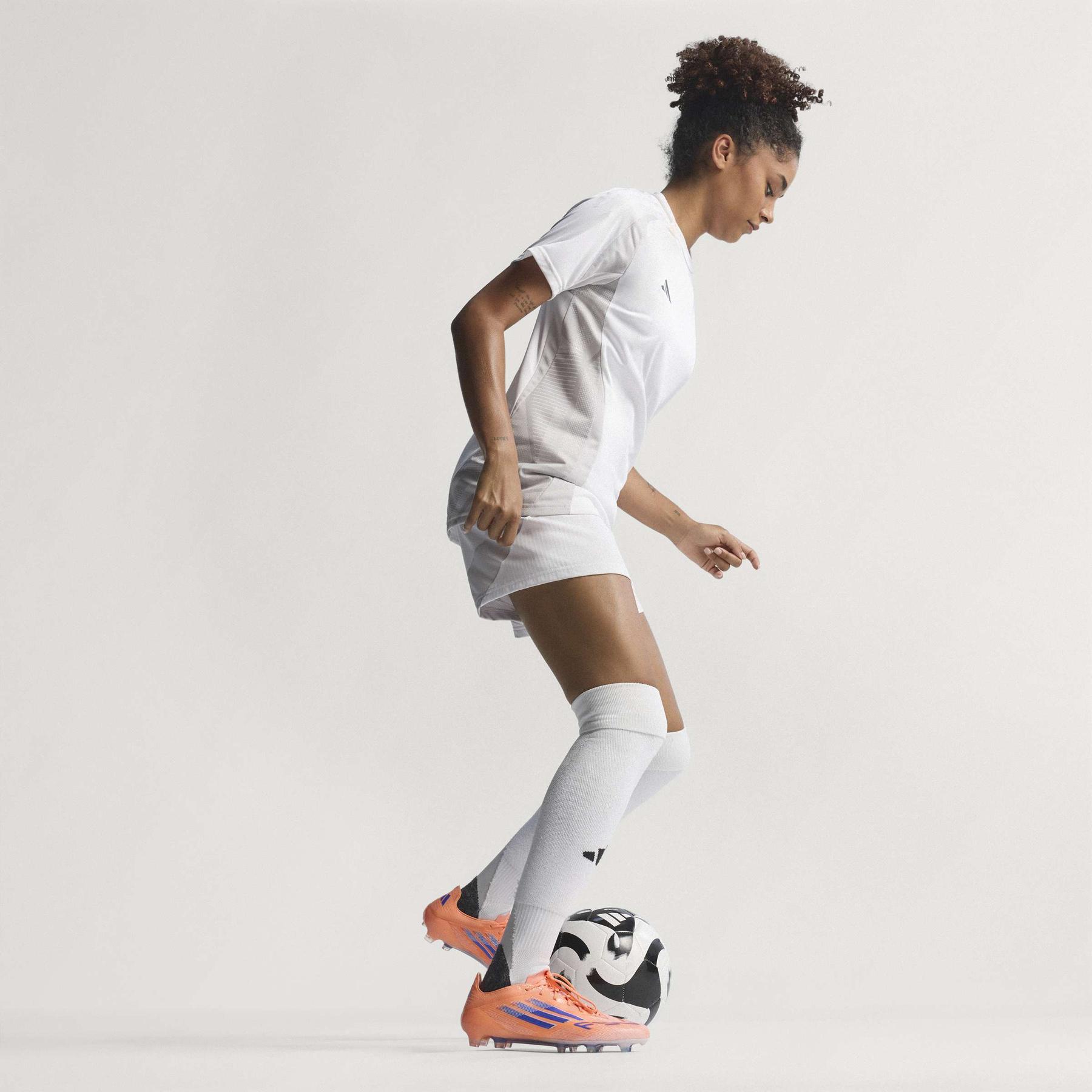 product/a/d/adidas_jh7618_20_footwear_photography_heromrktng_view_7-nw091625.jpg