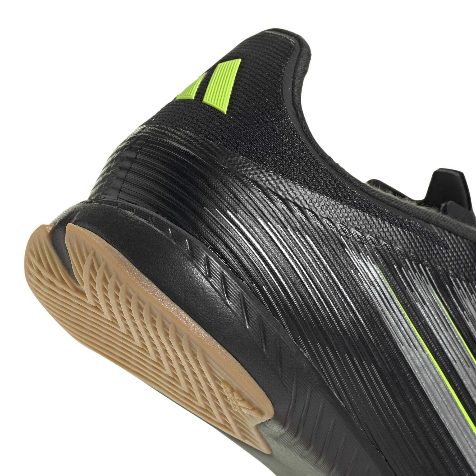 product/a/d/adidas_jh7720_8_footwear_photography_detail_view_2_white-nw091625.jpg