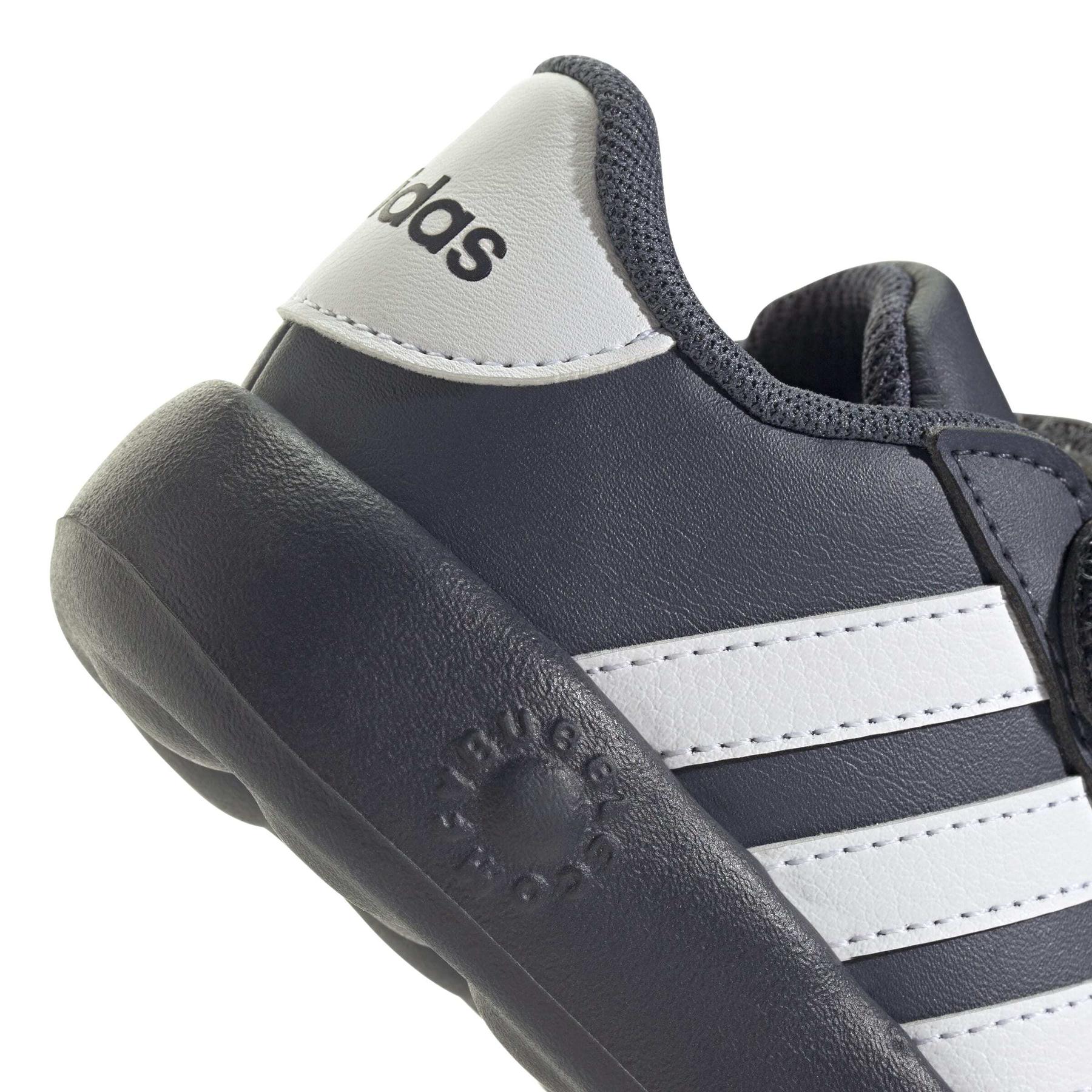 product/a/d/adidas_ji0980_9_footwear_photography_detail_view_2_white-nw091625.jpg