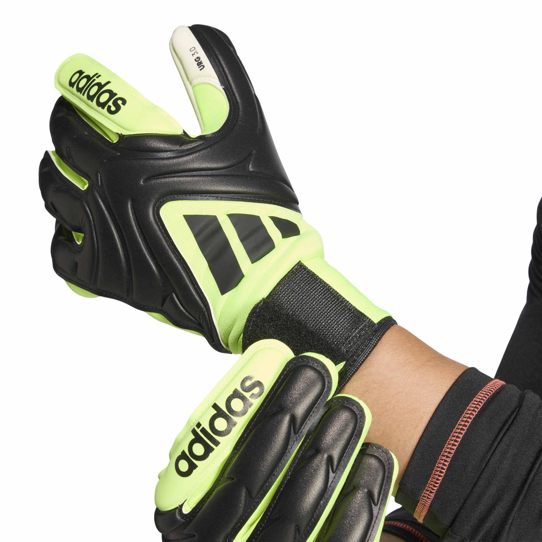 product/a/d/adidas_jn5344_2_hardware_on_model_detail_view_1_white.jpg